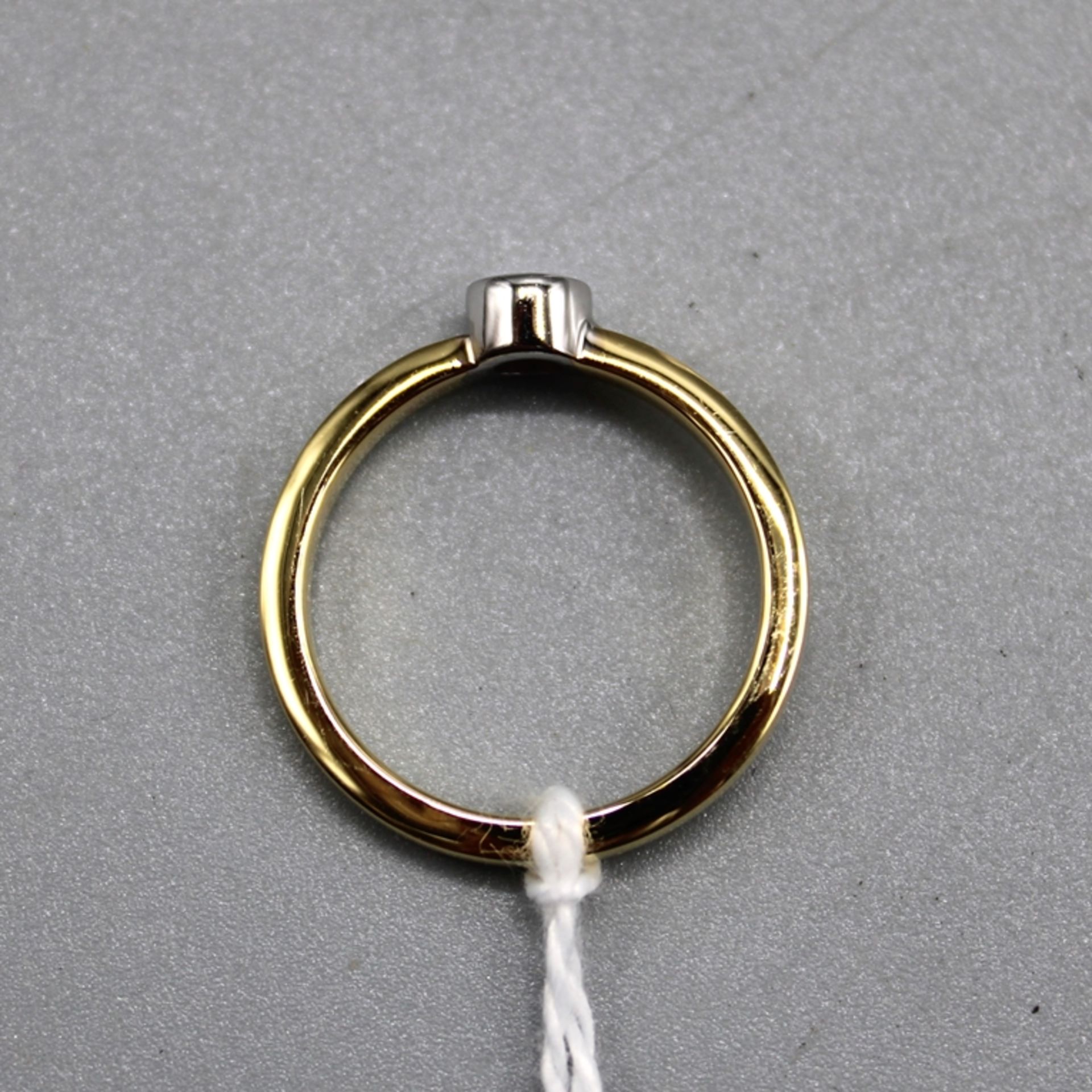 Diamantring 585 Gold, mit 1 kleinen Diamanten, Ring Ø ca. 17 mm, 1,8 g - Bild 2 aus 2