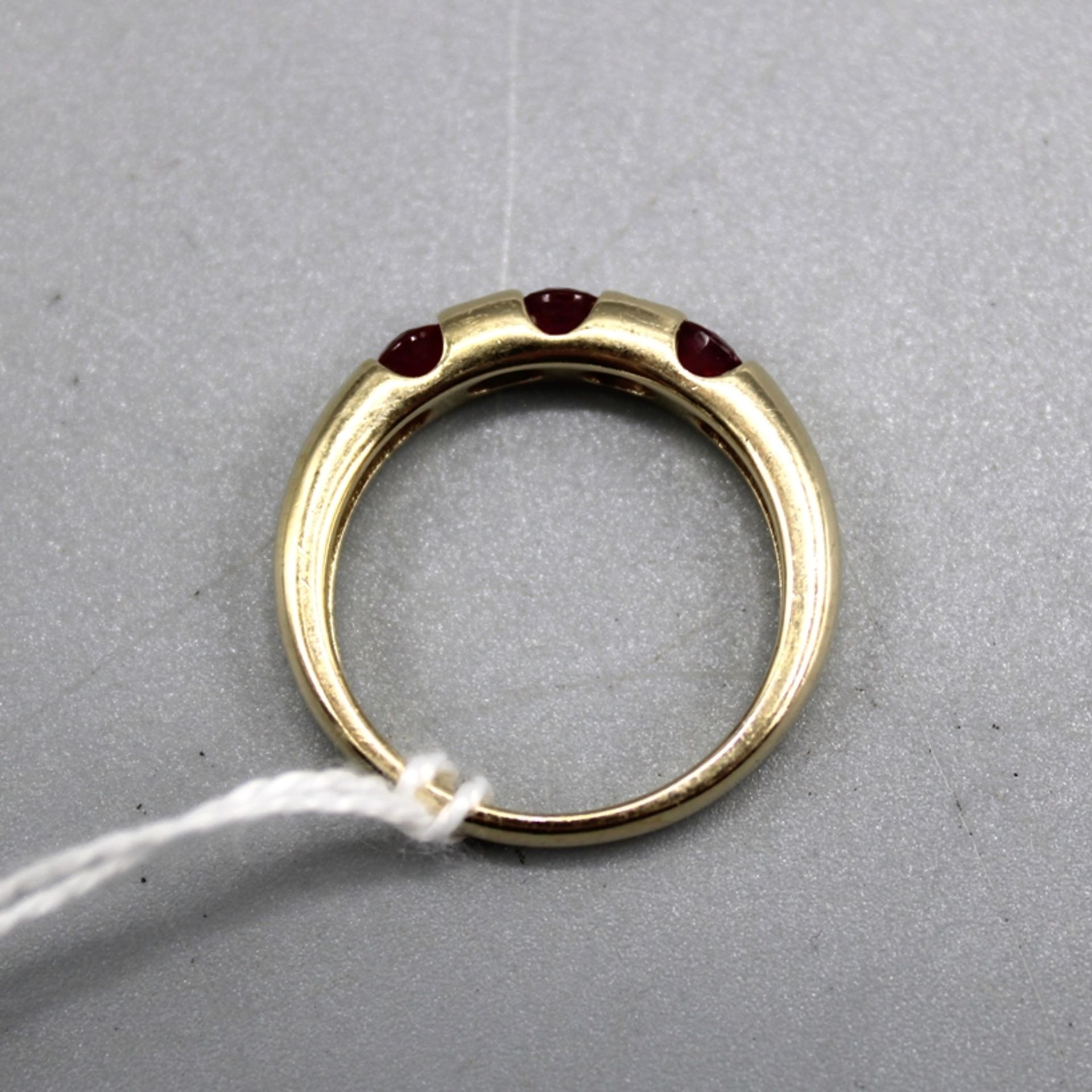 Rubin Diamant Ring 585 Gold, 3 Rubine, 2 kl. Diamanten zus. 0,05 ct., Ring Ø ca. 17,5 mm, 4 g - Image 2 of 2