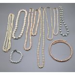 Perlenketten Perlenschmuck Modeschmuck Konvolut ca. 10 St., darunter vereinzelt auch echte Perlen, 
