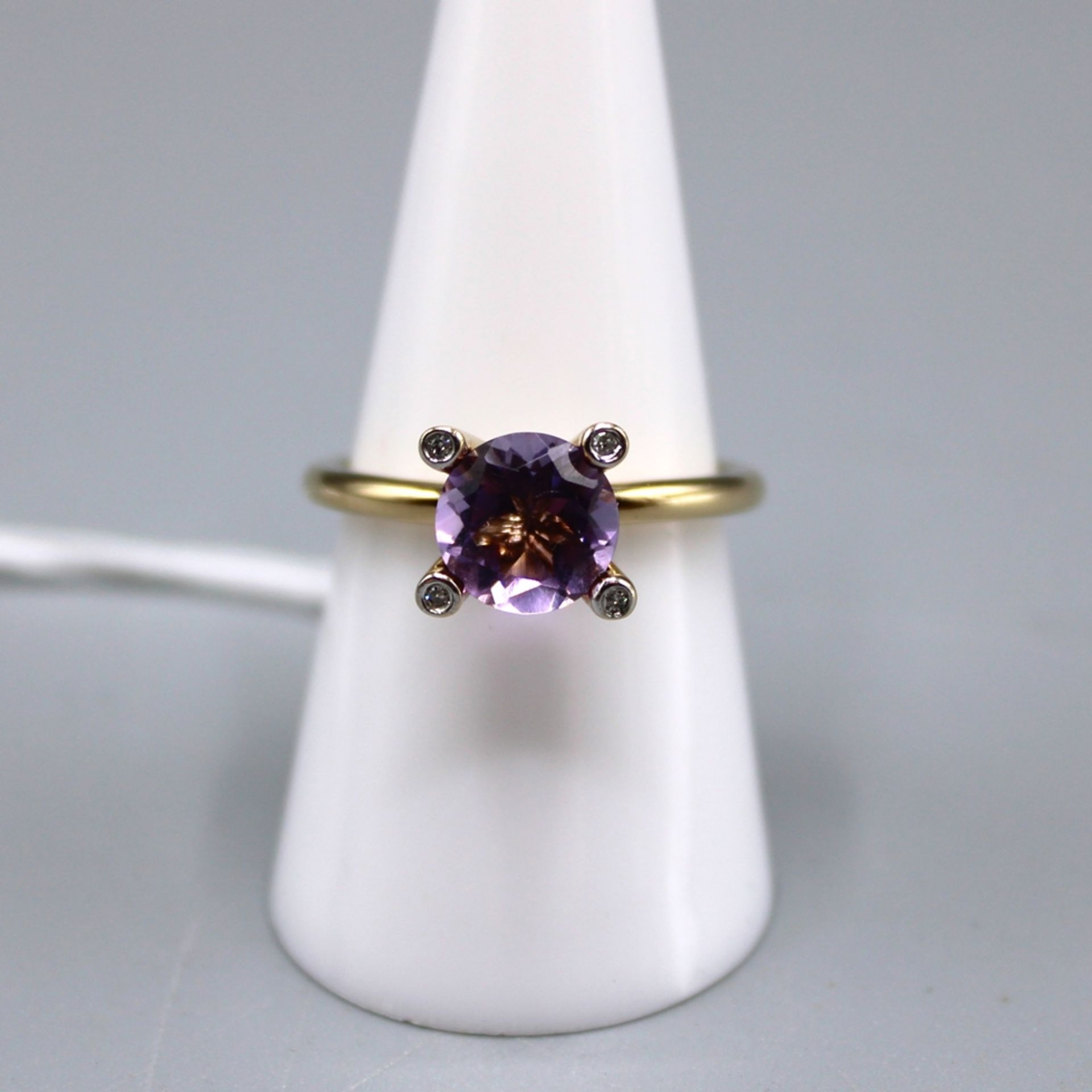 Amethyst Diamant Goldring 333, Amethyst Ø ca. 7,7 mm, 4 kl. Diamanten, Ring Ø ca. 17,5 mm, 3,5 g