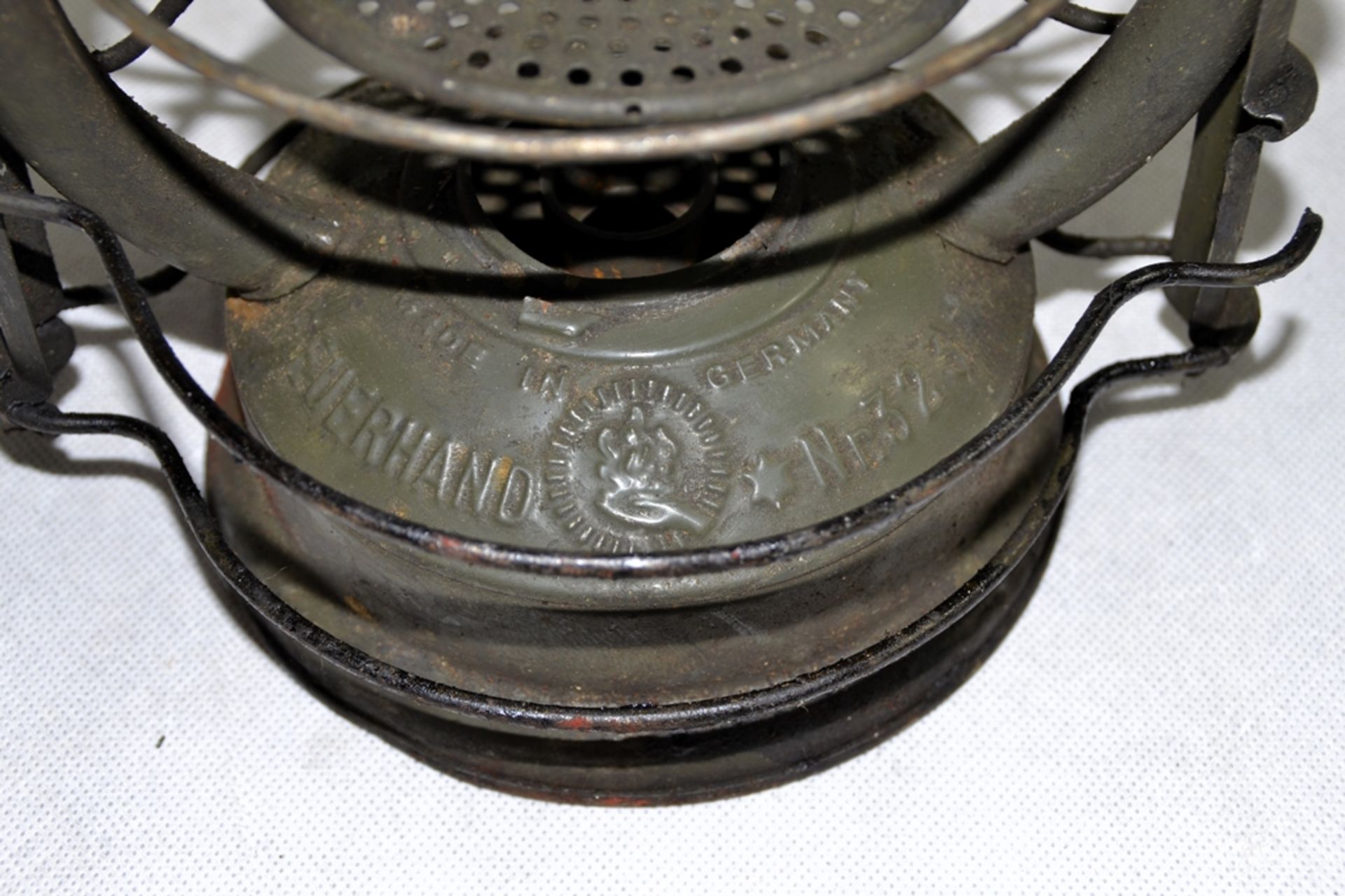 US Munitionsbox .50 u. Feuerhand Petroleumlampe Nr. 323 Konvolut, Lampe nicht vollständig - Bild 2 aus 2