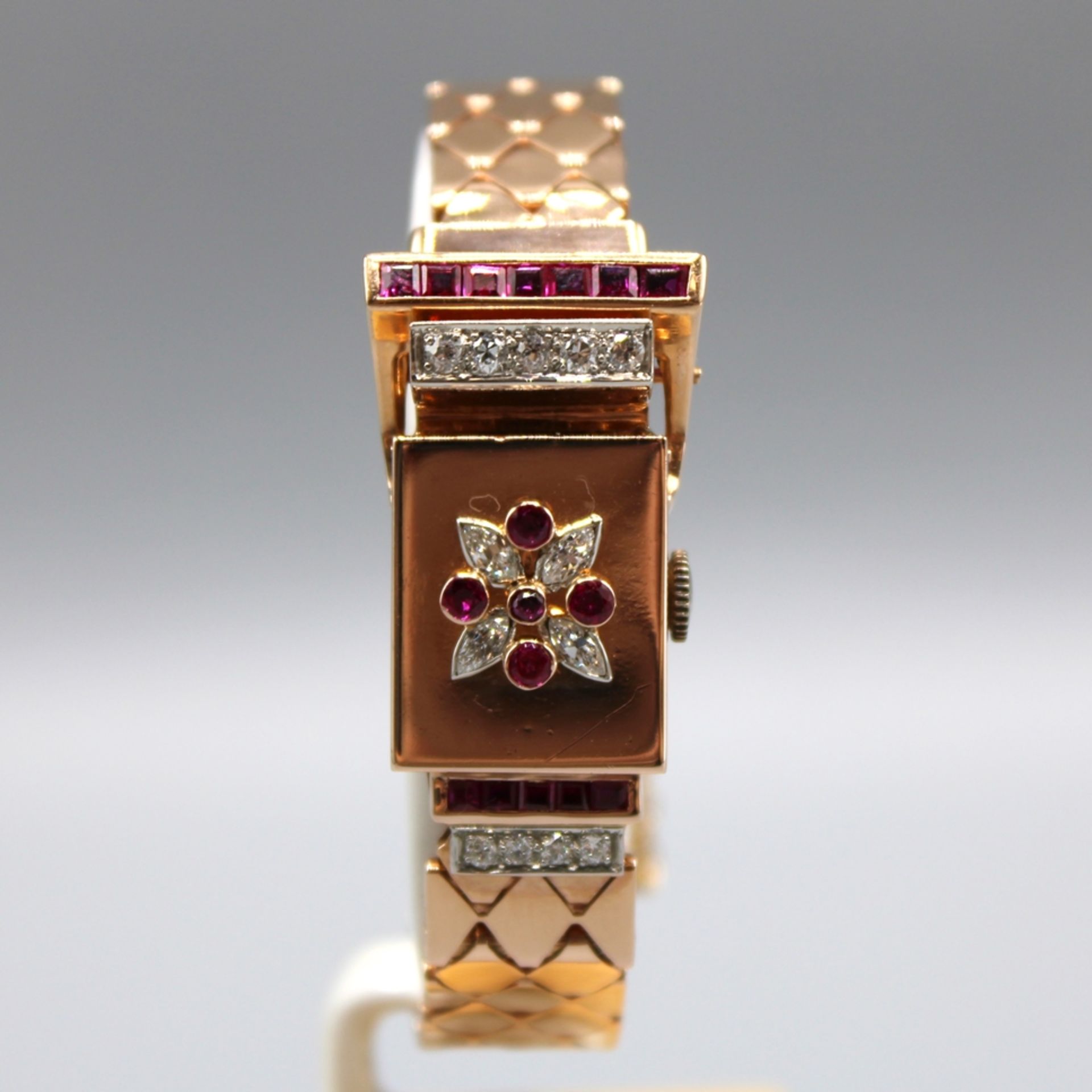 Armband Uhr Rotgold 585 mit Diamanten u. Rubinen besetzt, 17 Rubine, 13 Diamanten in Brillant- u. N