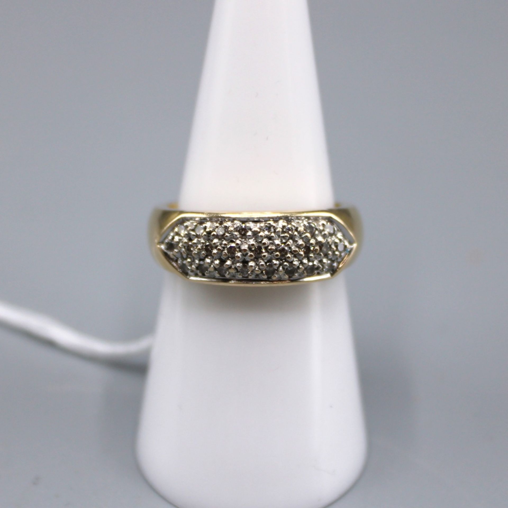Diamantring 585 Gold, m. vielen kleinen Diamanten besetzt, Ring Ø ca. 17 mm, 5,4 g