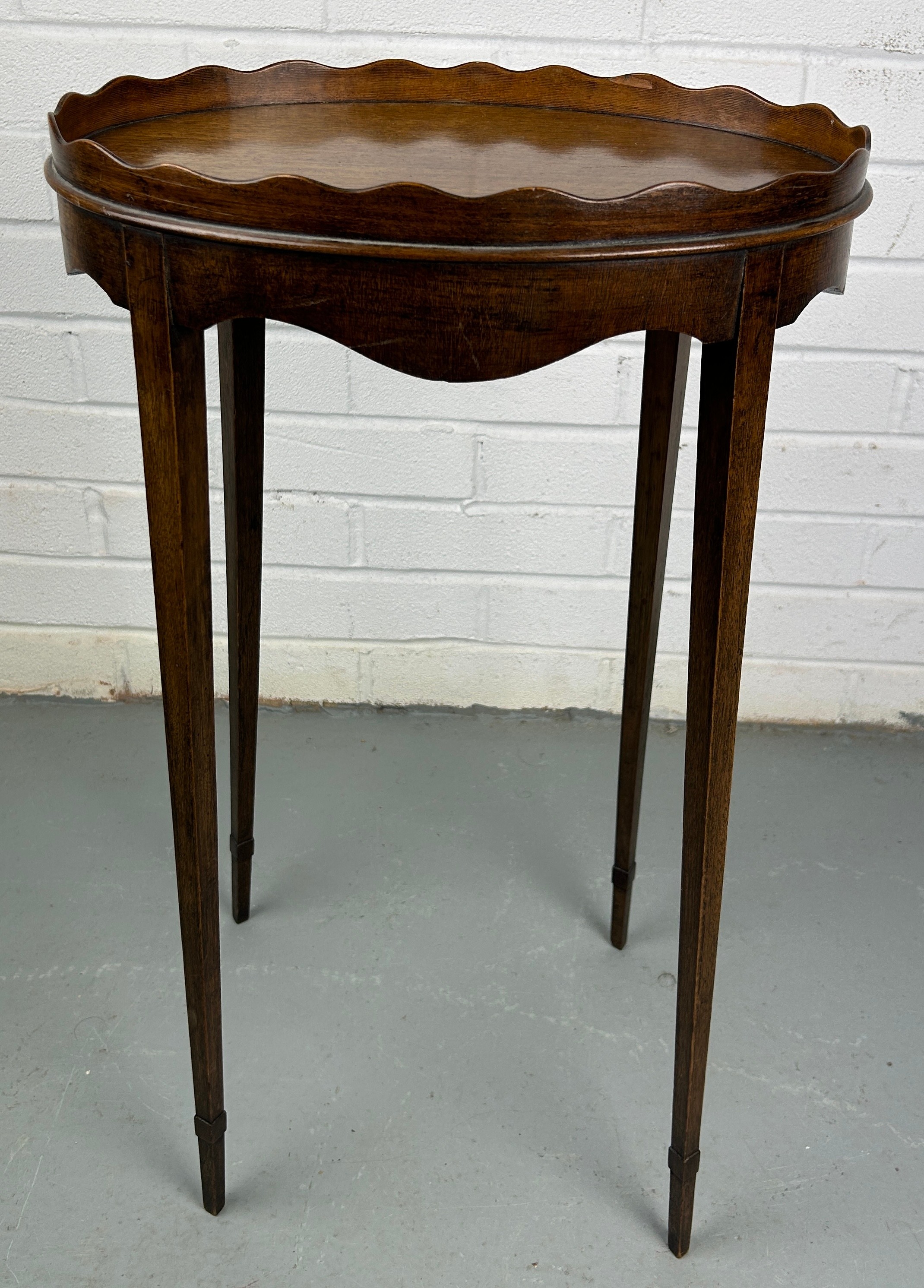 AN ELEGANT OVAL SIDE TABLE ON FOUR TAPERING LEGS WITH BRUSH AND SLIDE DRAWER 63cm x 36cm x 25cm - Image 3 of 3