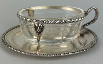 AN ITALIAN 800 SILVER HOLDER WITH ROPE TWIST BORDER AND HANDLES ANAD LION HEAD LEGS, Silver