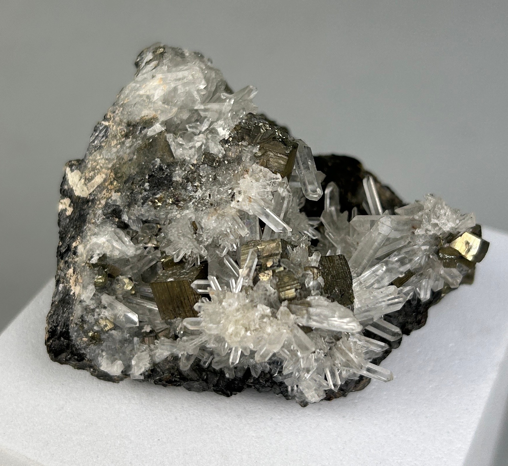 AN UNUSUAL MINERAL OF PYRITE AND QUARTZ 7cm x 5cm x 5cm