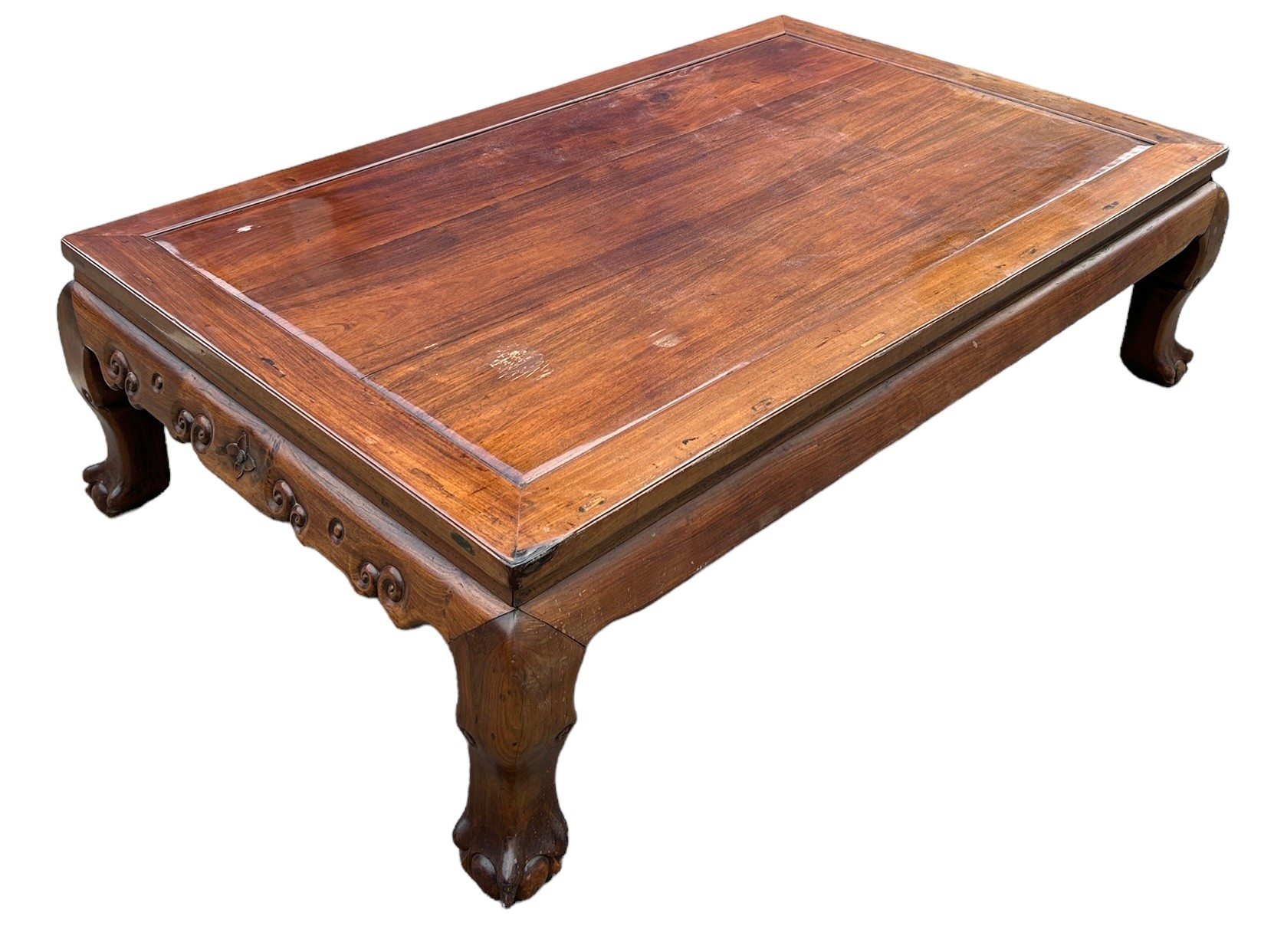A LARGE CHINESE HONGMU LOW TABLE, Early 20th century, raised on four claw and ball feet. 185cm x