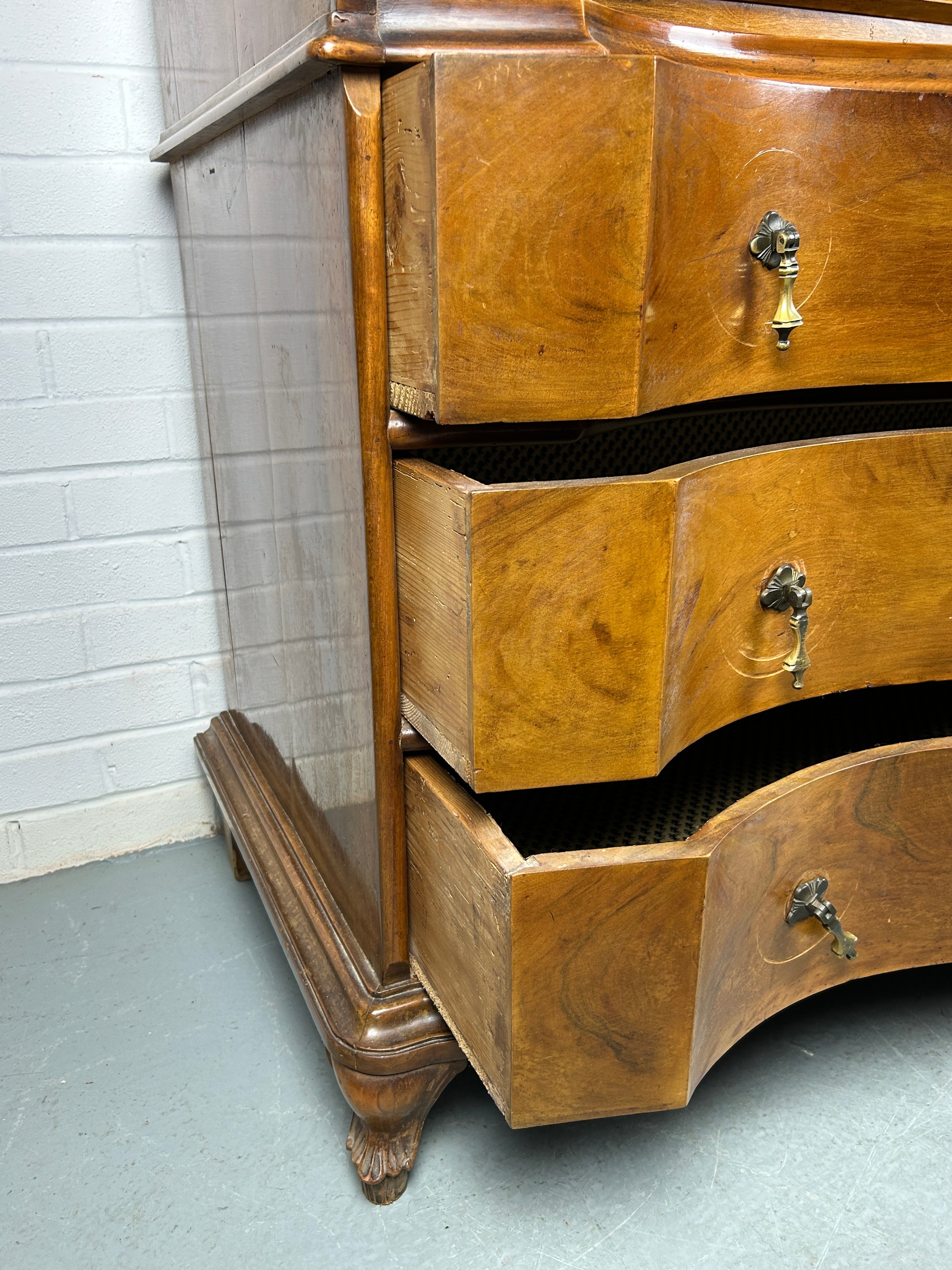 A CONTINENTAL WALNUT SERPENTINE BUREAU, 116cm x 108cm x 58cm Early 20th century, with fall front - Image 8 of 13