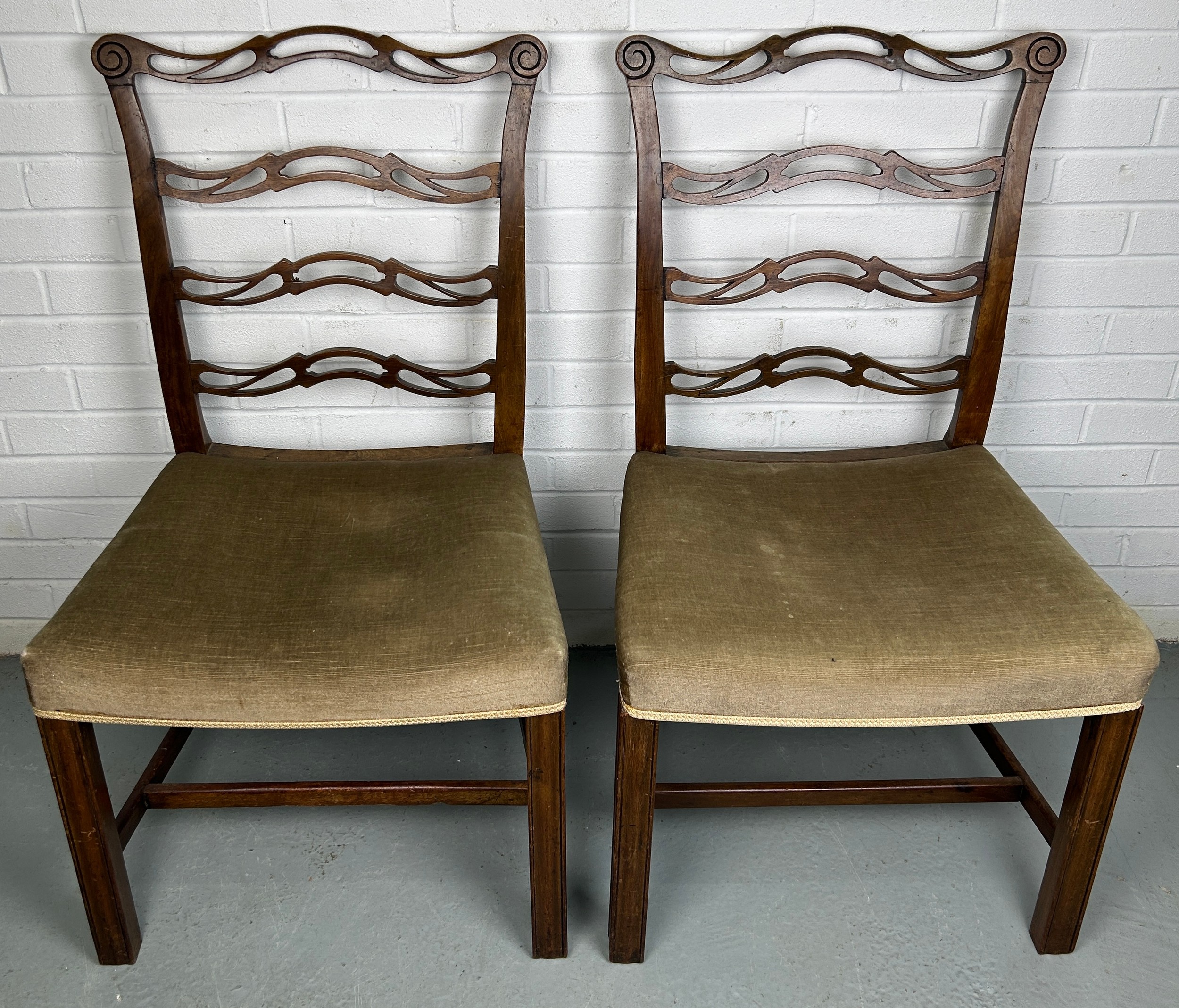 A PAIR OF EARLY 19TH CENTURY CHIPPENDALE DESIGN LADDER BACK SIDE CHAIRS, Upholstered in neutral - Image 2 of 4