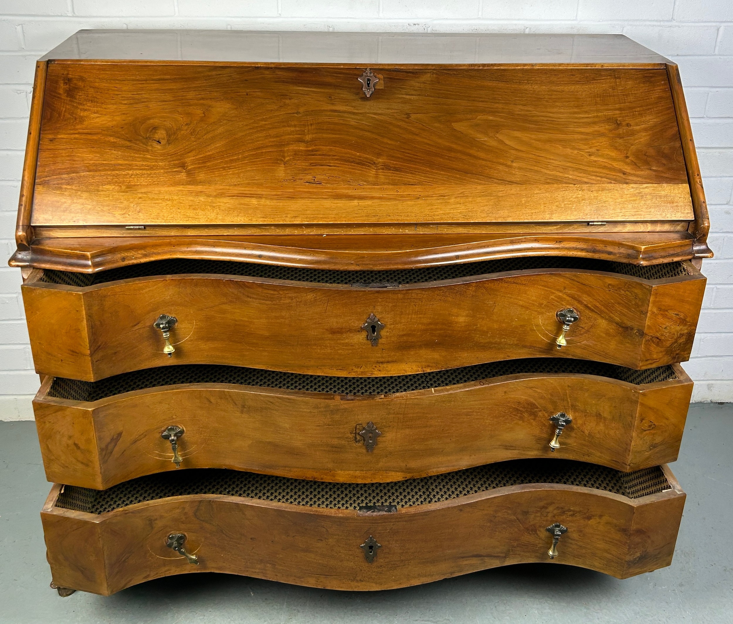 A CONTINENTAL WALNUT SERPENTINE BUREAU, 116cm x 108cm x 58cm Early 20th century, with fall front - Image 6 of 13