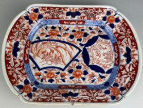 A JAPANESE IMARI PORCELAIN DISH WITH RETICULATED SIDES PAINTED WITH DRAGONS AND CRANES, Decorated