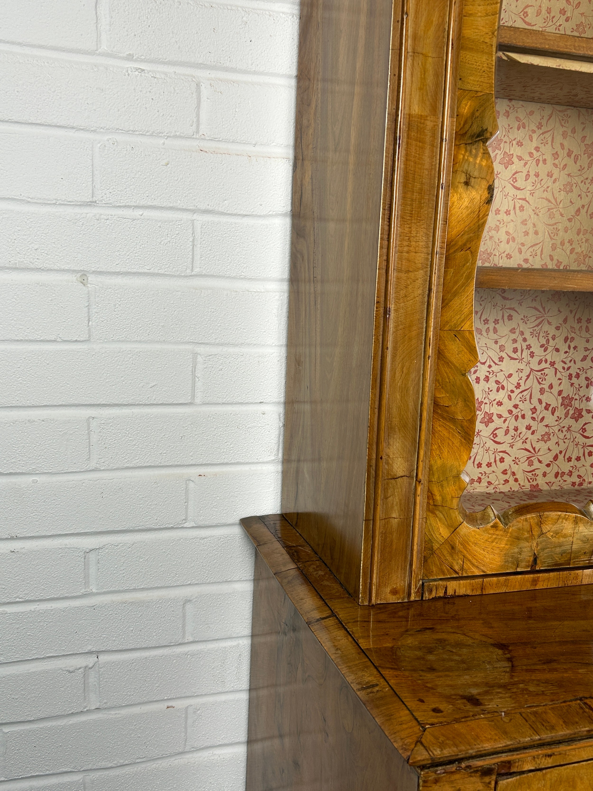 A CONTINENTAL 19TH CENTURY WALNUT VENEERED PINE BOOKCASE POSSIBLY ITALIAN, 210cm x 115cm x 47cm D - Image 7 of 15