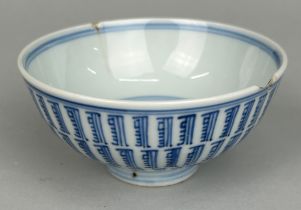 A CHINESE PORCELAIN BOWL DECORATED WITH BLUE AND WHITE PATTERN YONGZHENG MARK AND PERIOD, 10cm x 5cm