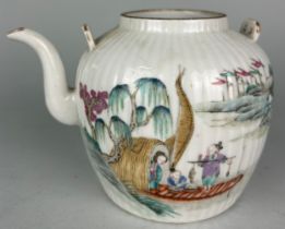 A CHINESE PORCELAIN TEA POT TONGZHI PERIOD (1861-1875), 12.5cm h Decorated with with a rural fishing