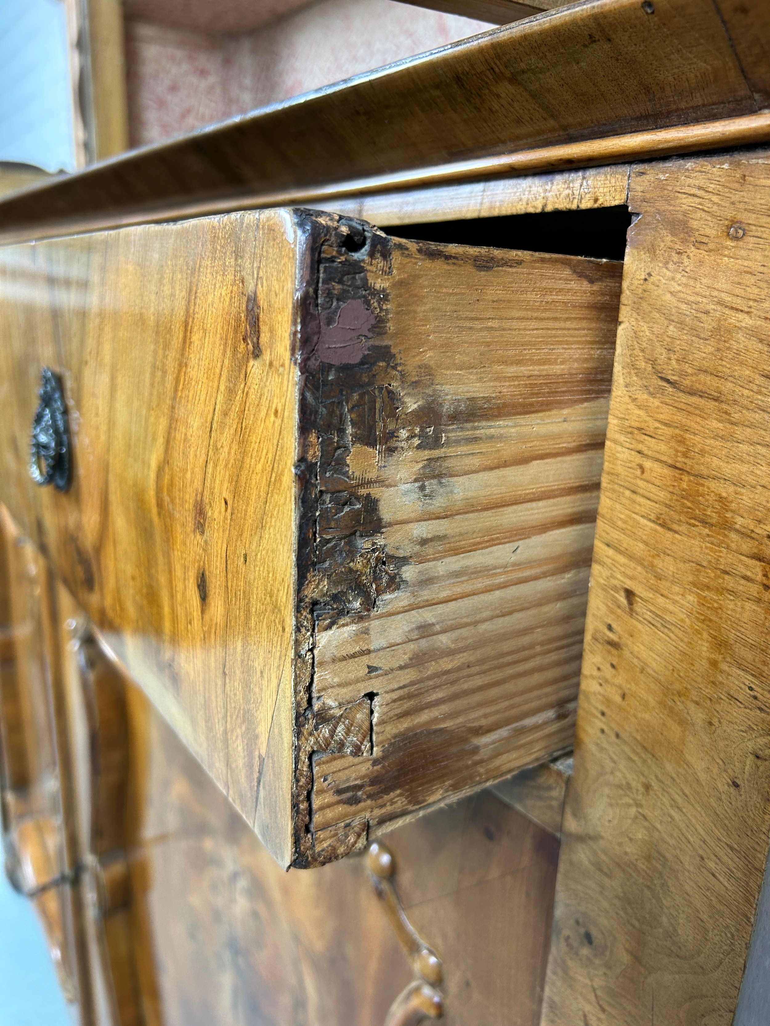 A CONTINENTAL 19TH CENTURY WALNUT VENEERED PINE BOOKCASE POSSIBLY ITALIAN, 210cm x 115cm x 47cm D - Image 3 of 15