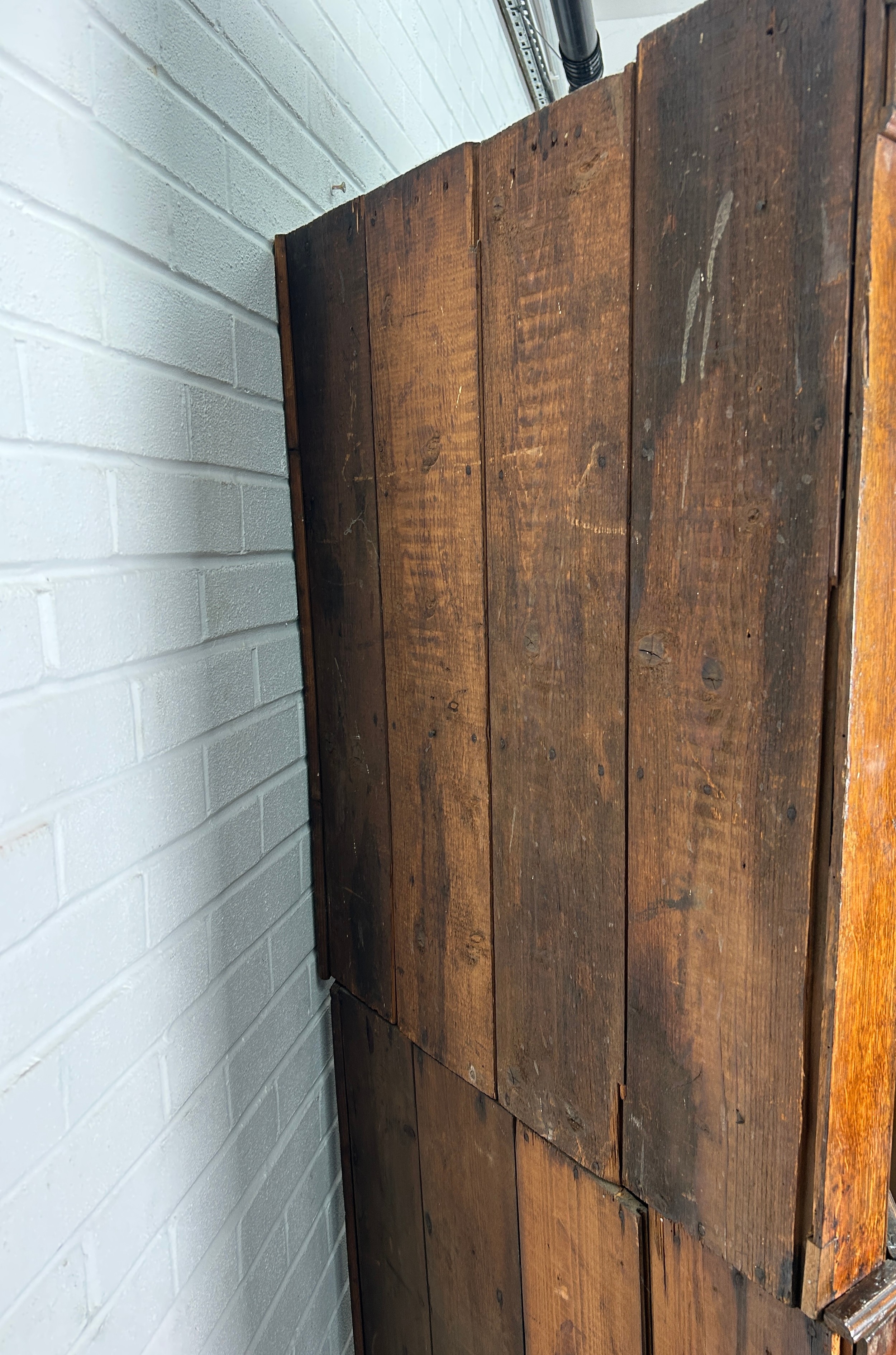 A LARGE CONTINENTAL LATE 18TH CENTURY OR EARLY 19TH CENTURY CORNER CABINET, The top cupboard with - Image 3 of 5