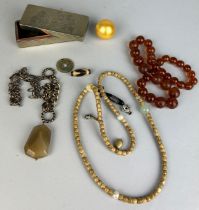 CHINESE JEWELLERY INCLUDING AN AMBER NECKLACE,