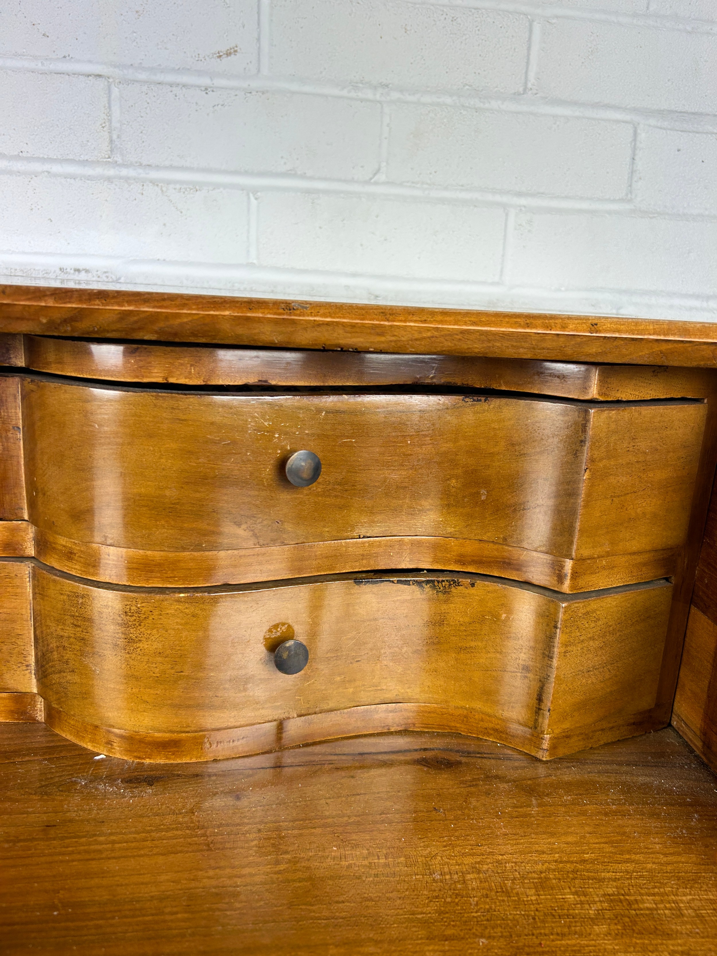 A CONTINENTAL WALNUT SERPENTINE BUREAU, 116cm x 108cm x 58cm Early 20th century, with fall front - Image 3 of 13