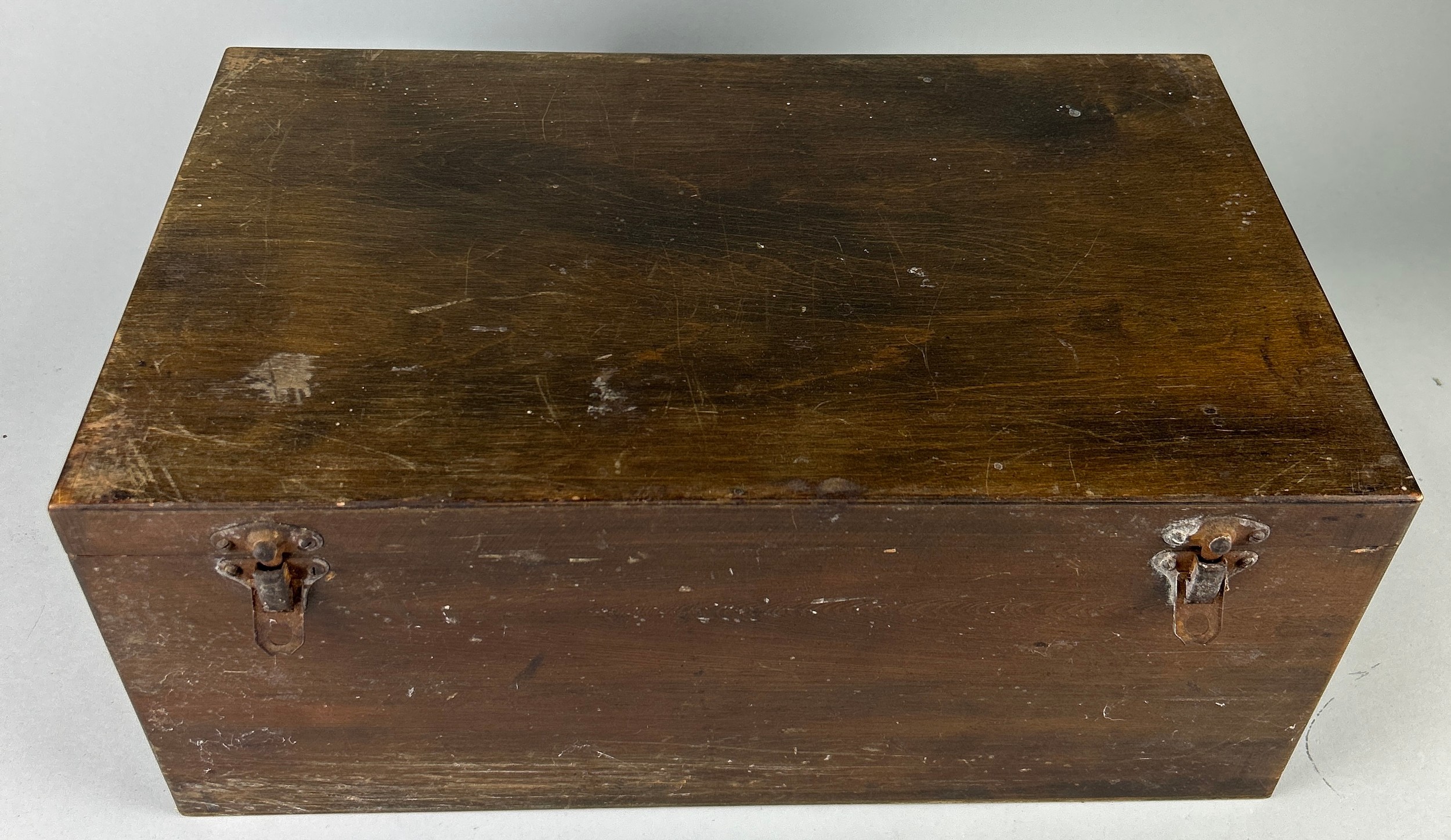 A GREGORY BOTTLEY CASED COLLECTION OF FOSSILS, Four wooden trays contained in a wooden box. - Image 11 of 12