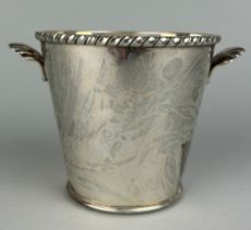 AN ITALIAN 800 SILVER BUCKET WITH SCALLOP SHELL HANDLES AND ROPE TWIST BORDER, 14cm x 10cm Weight: