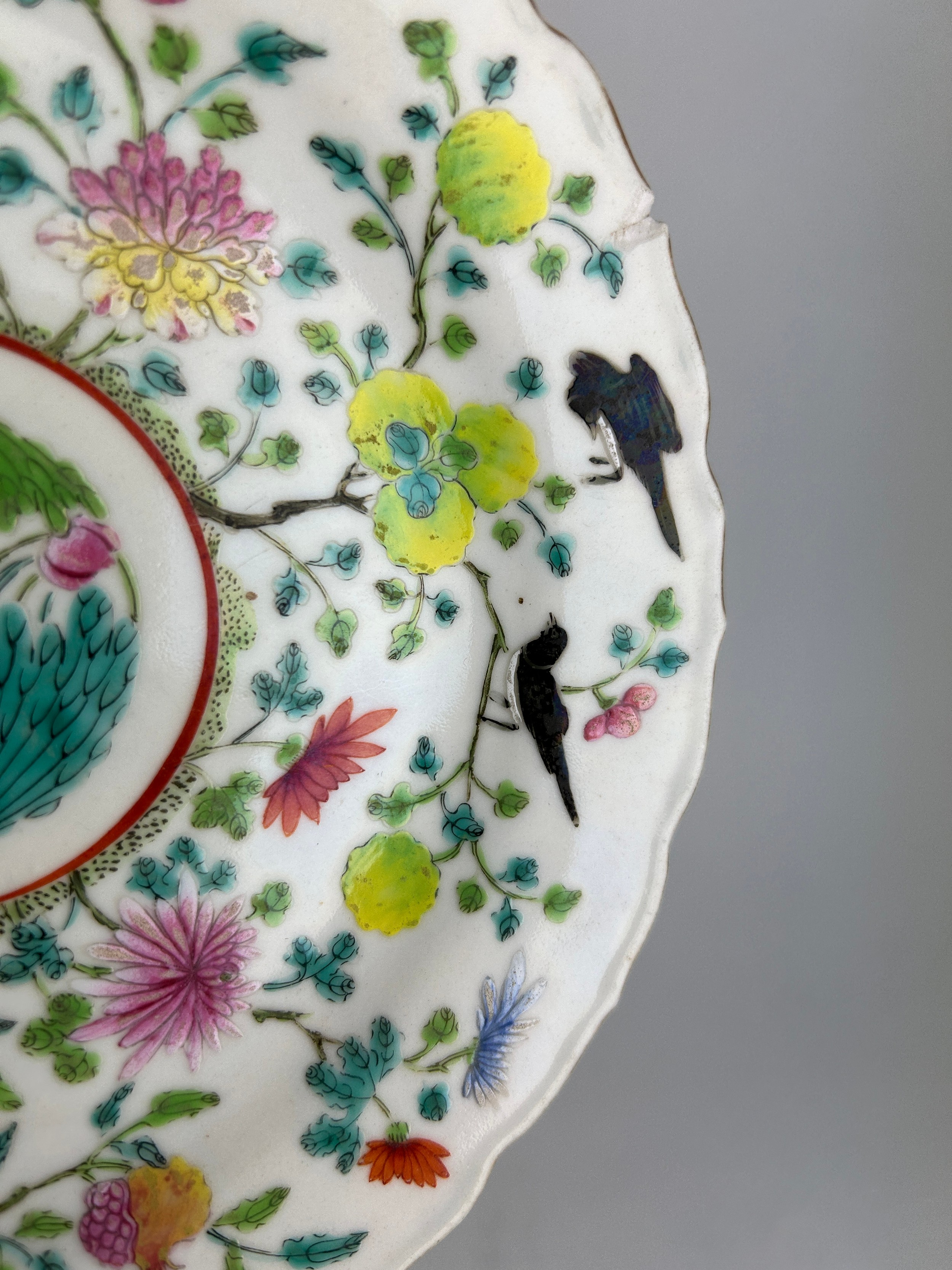 A CHINESE LARGE LOBED DISH DECORATED WITH MAGPIES JIAJING MARK (1796-1820) - Image 2 of 4