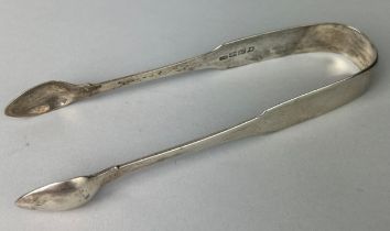 A PAIR OF GEORGIAN SILVER TONGS, Weight 48gms