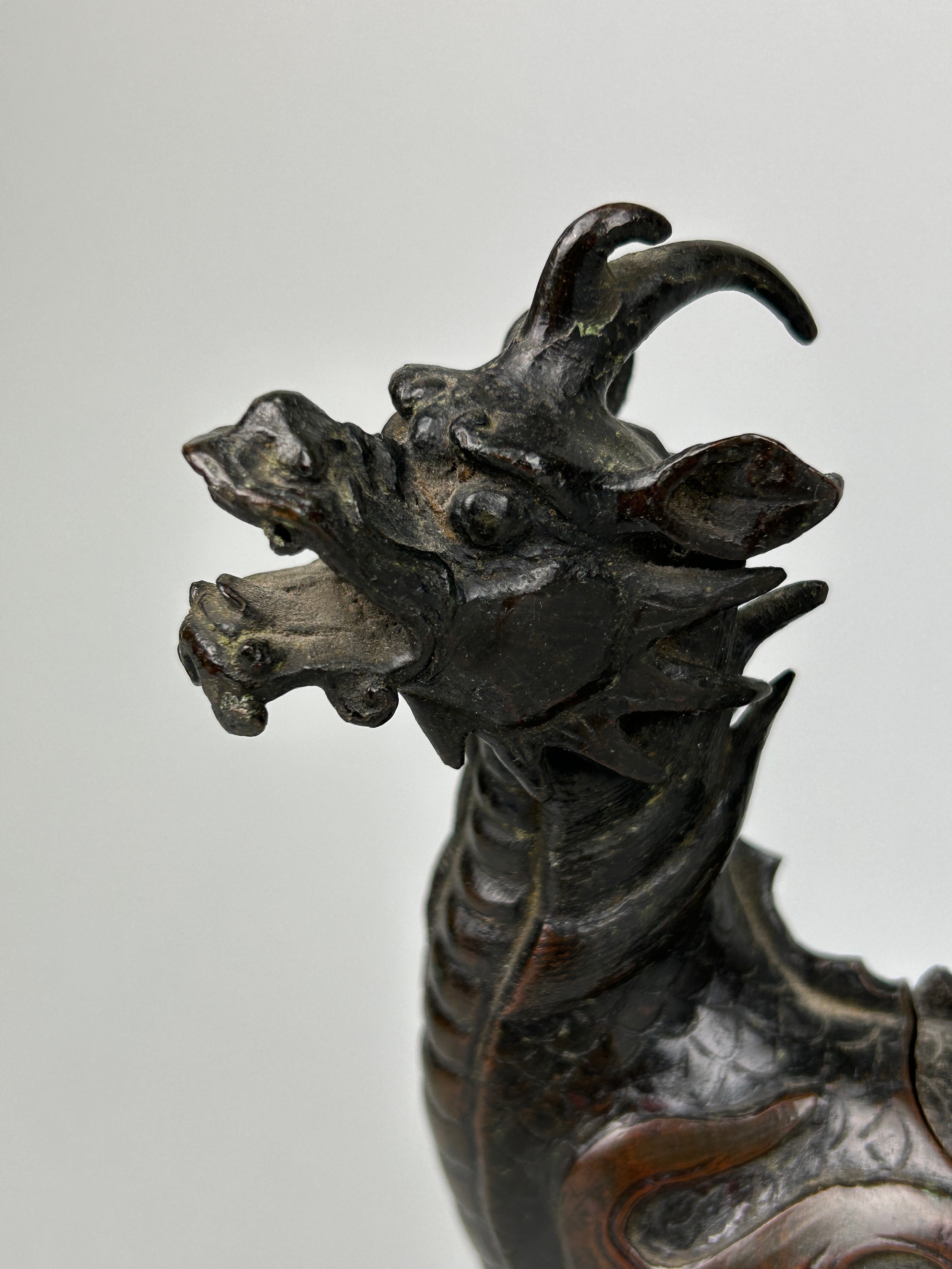 A CHINESE BRONZE FIGURE OF A MYTHICAL ANIMAL, POSSIBLY 18TH CENTURY, 18cm x 14cm With opening - Image 2 of 7