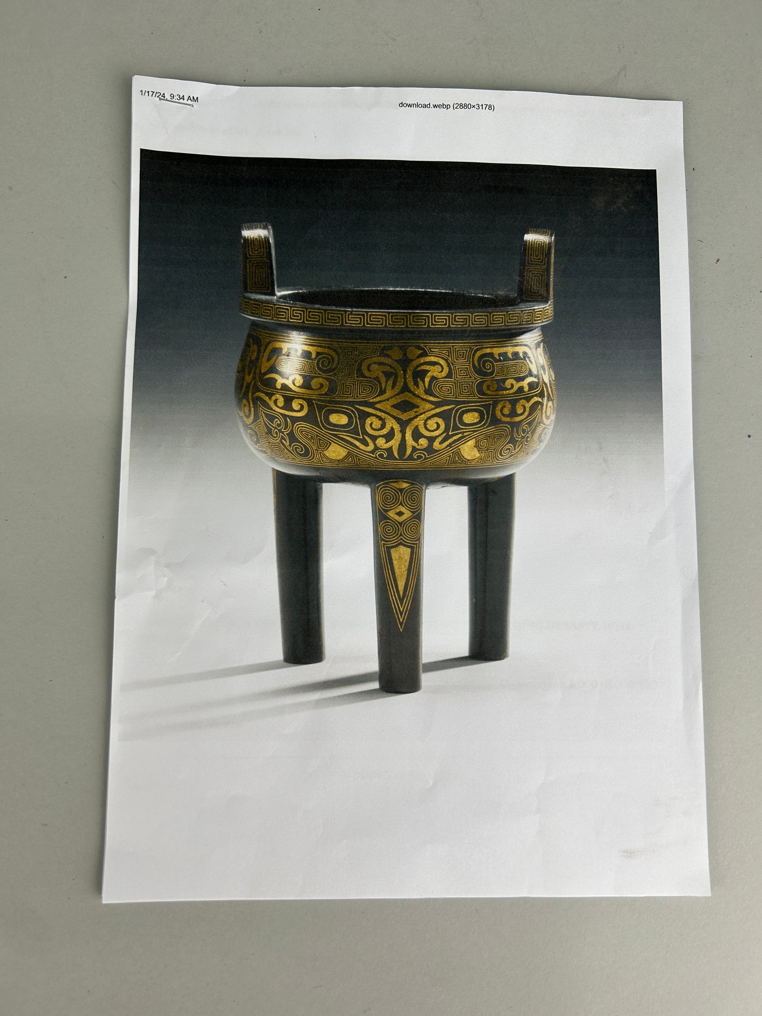 A CHINESE BRONZE RITUAL VESSEL (DING) DECORATED WITH GOLD LEAF, - Image 6 of 7