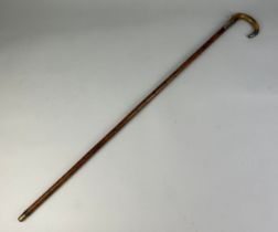 A SILVER MOUNTED AND HORN HANDLE WALKING CANE WITH SIMULATED BAMBOO HANDLE, 88cm L