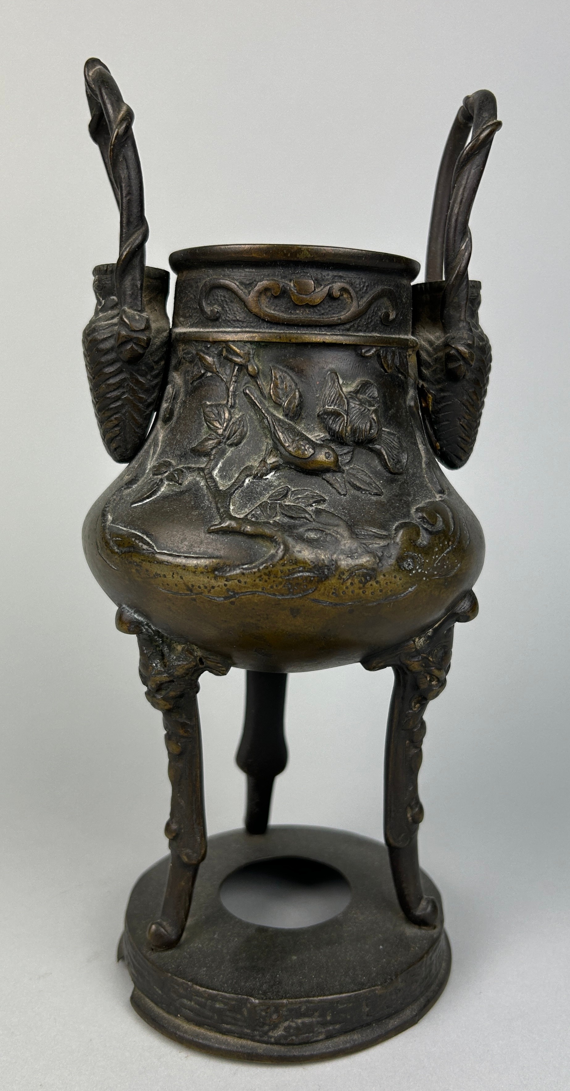 A LARGE JAPANESE BRONZE CENSER ON TRIPOD FEET AND STAND, Decorated with birds in trees with vase - Image 2 of 4