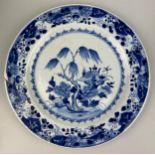 AN 18TH CENTURY CHINESE BLUE AND WHITE PORCELAIN DISH DECORATED WITH FOLIAGE AND ARCHAIC URNS WITH
