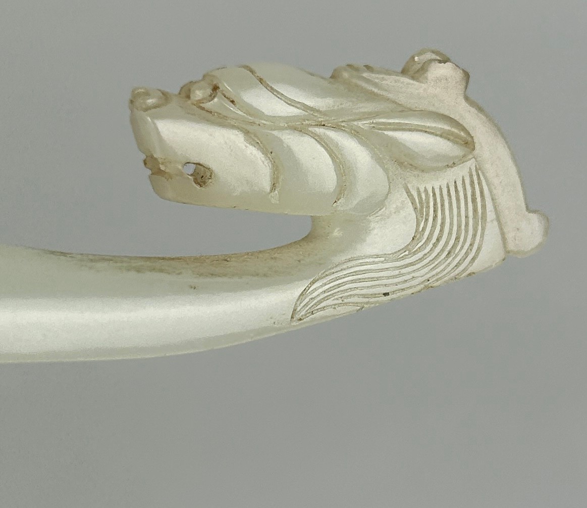 A 19TH CENTURY CHINESE JADE BELT HOOK WITH A DRAGONS HEAD, 8.2cm L - Image 5 of 5