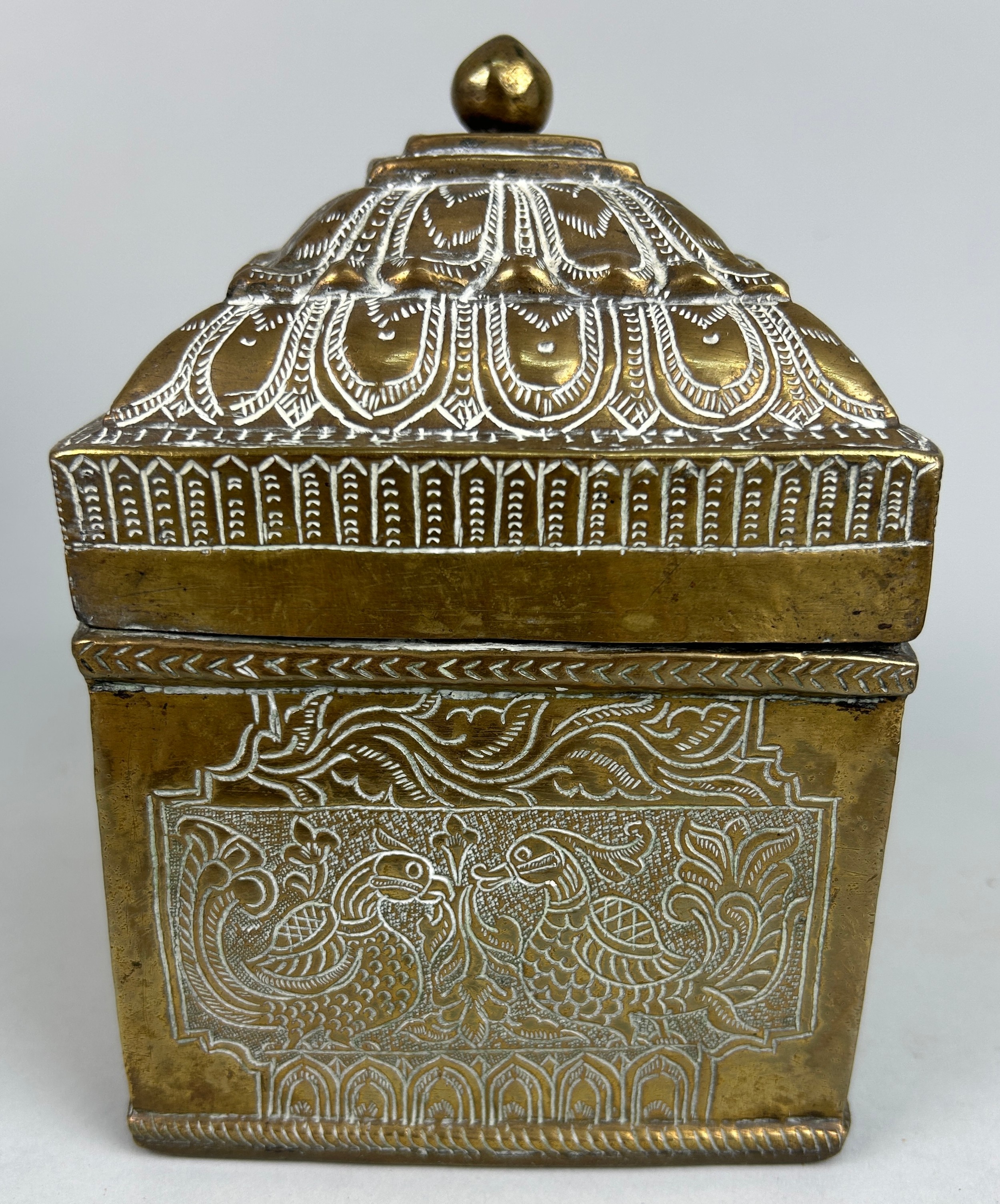 A 19TH CENTURY BRASS CASKET POSSIBLY INDIAN OR KHAJAR DECORATED WITH PEACOCKS AND FOLIAGE, 17cm x - Image 3 of 7