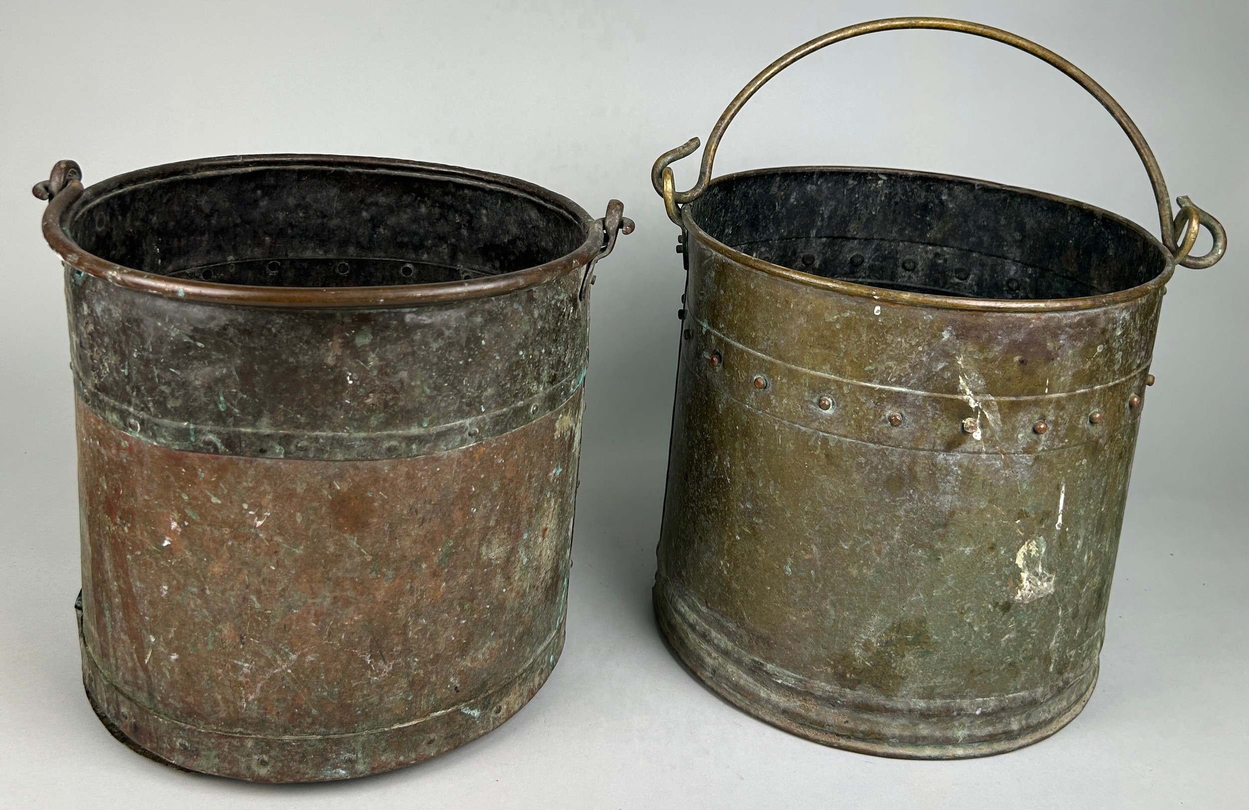 A PAIR OF BRASS COAL BUCKETS 36cm x 30cm - Image 3 of 3