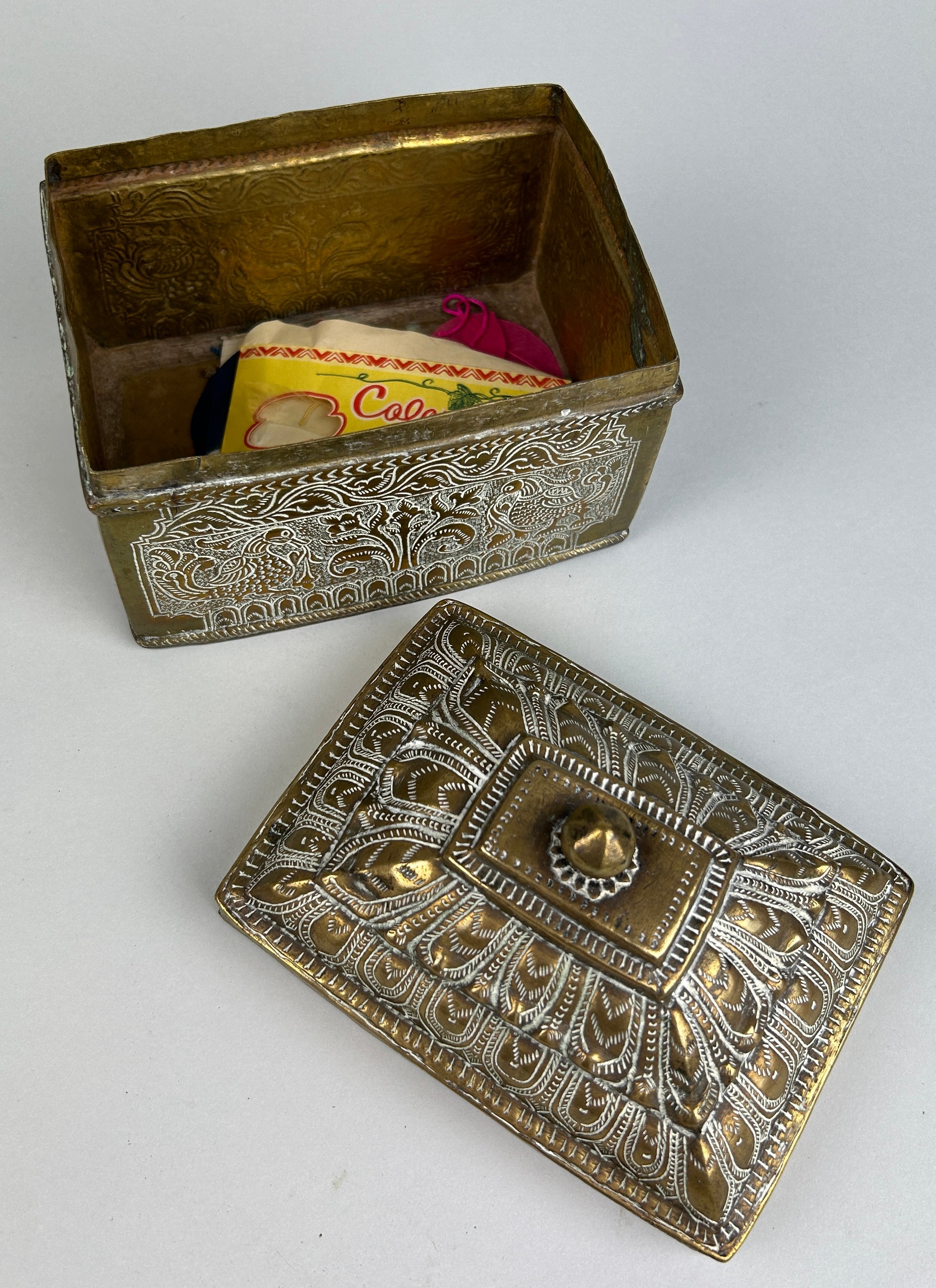 A 19TH CENTURY BRASS CASKET POSSIBLY INDIAN OR KHAJAR DECORATED WITH PEACOCKS AND FOLIAGE, 17cm x - Image 7 of 7