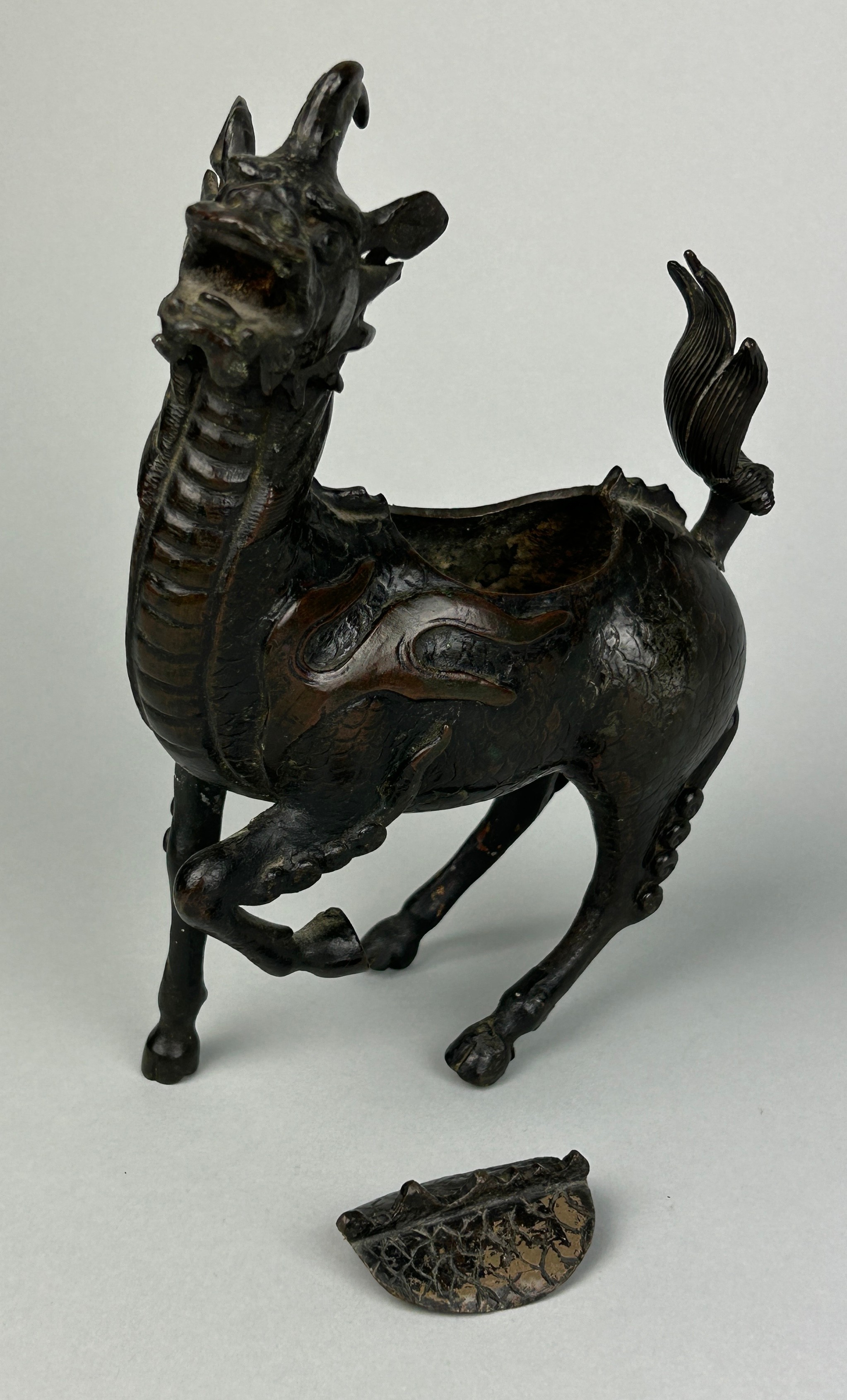 A CHINESE BRONZE FIGURE OF A MYTHICAL ANIMAL, POSSIBLY 18TH CENTURY, 18cm x 14cm With opening - Image 7 of 7