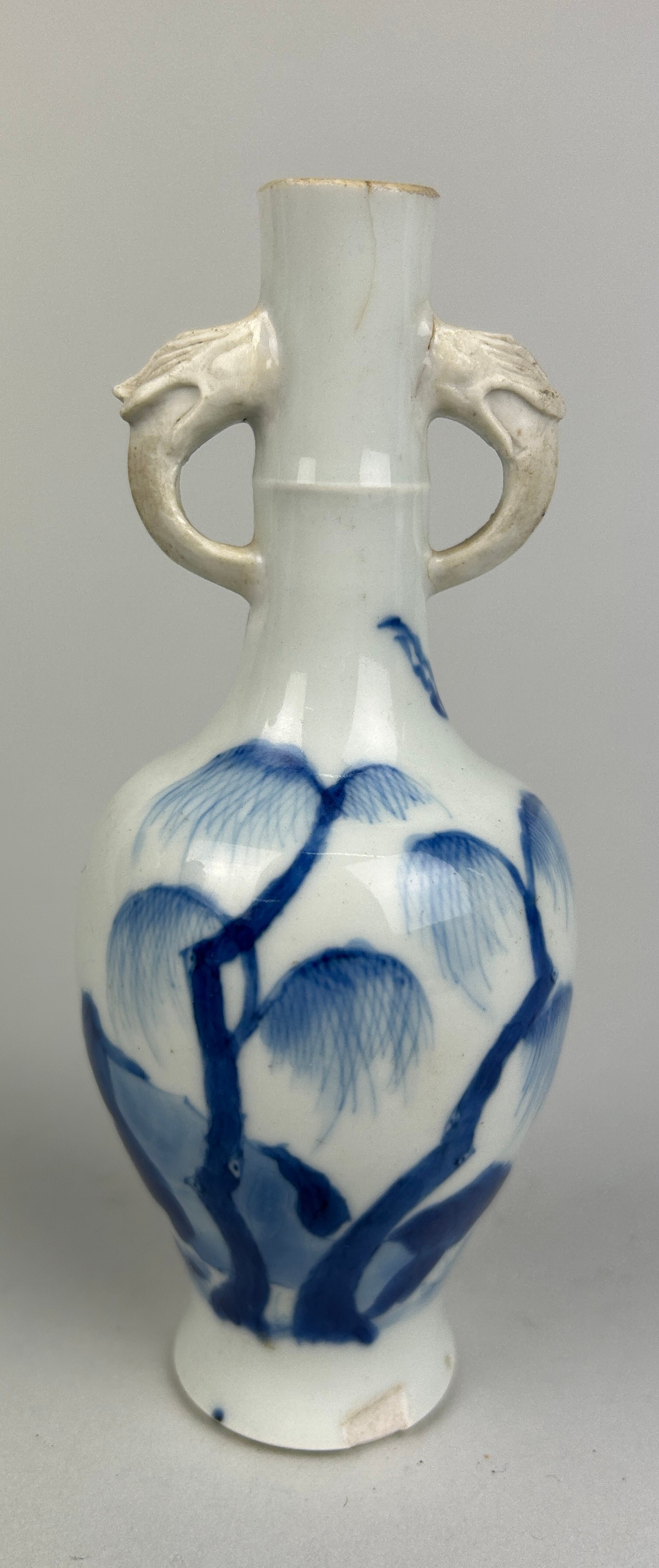 A SMALL KANGXI PERIOD CHINESE BLUE AND WHITE BOTTLE VASE WITH BISCUIT ELEPHANT HEAD HANDLES, 16cm - Image 3 of 5