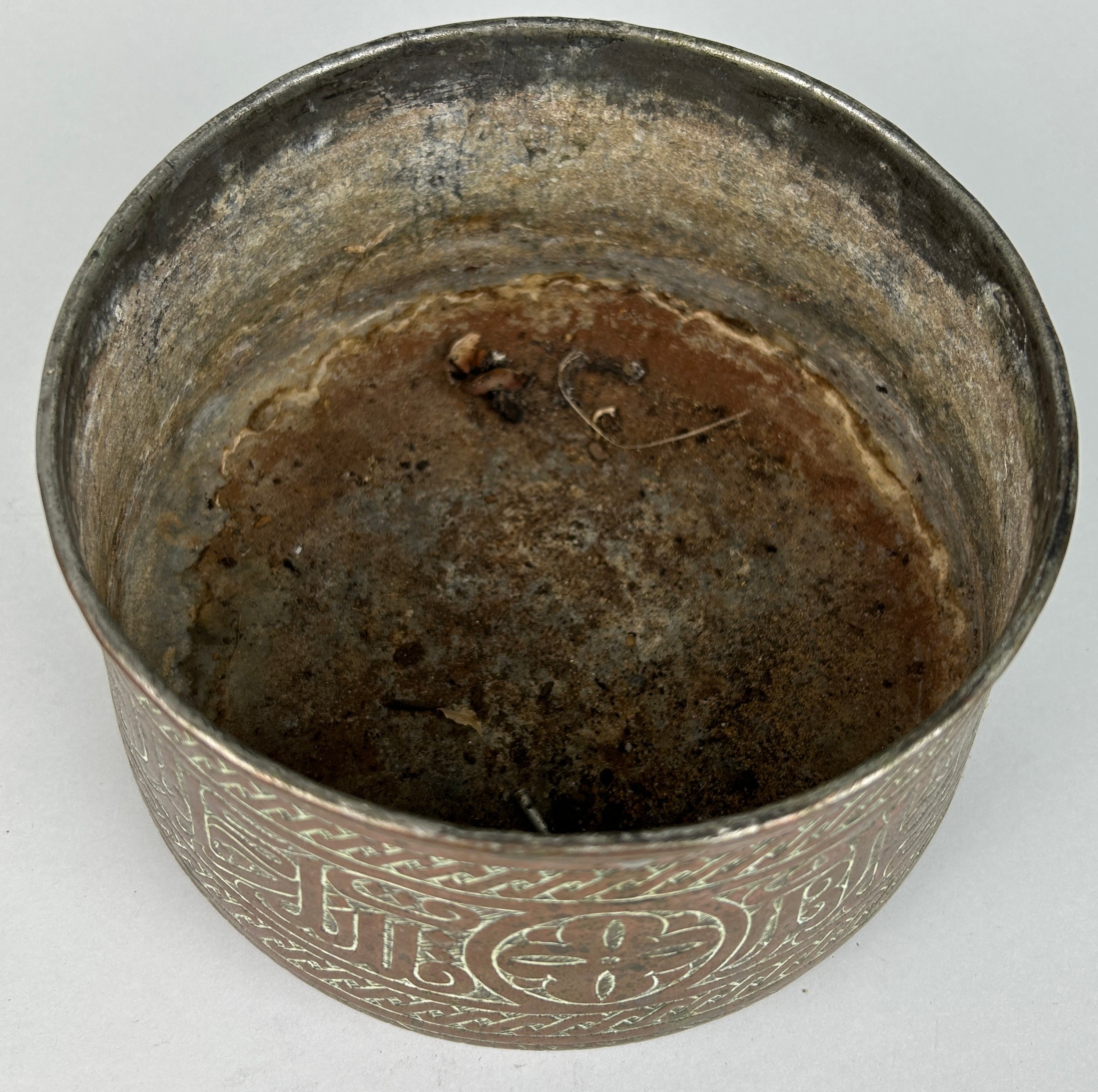 A LARGE COPPER POT POSSIBLY ISLAMIC, 17cm x 11cm - Image 3 of 3