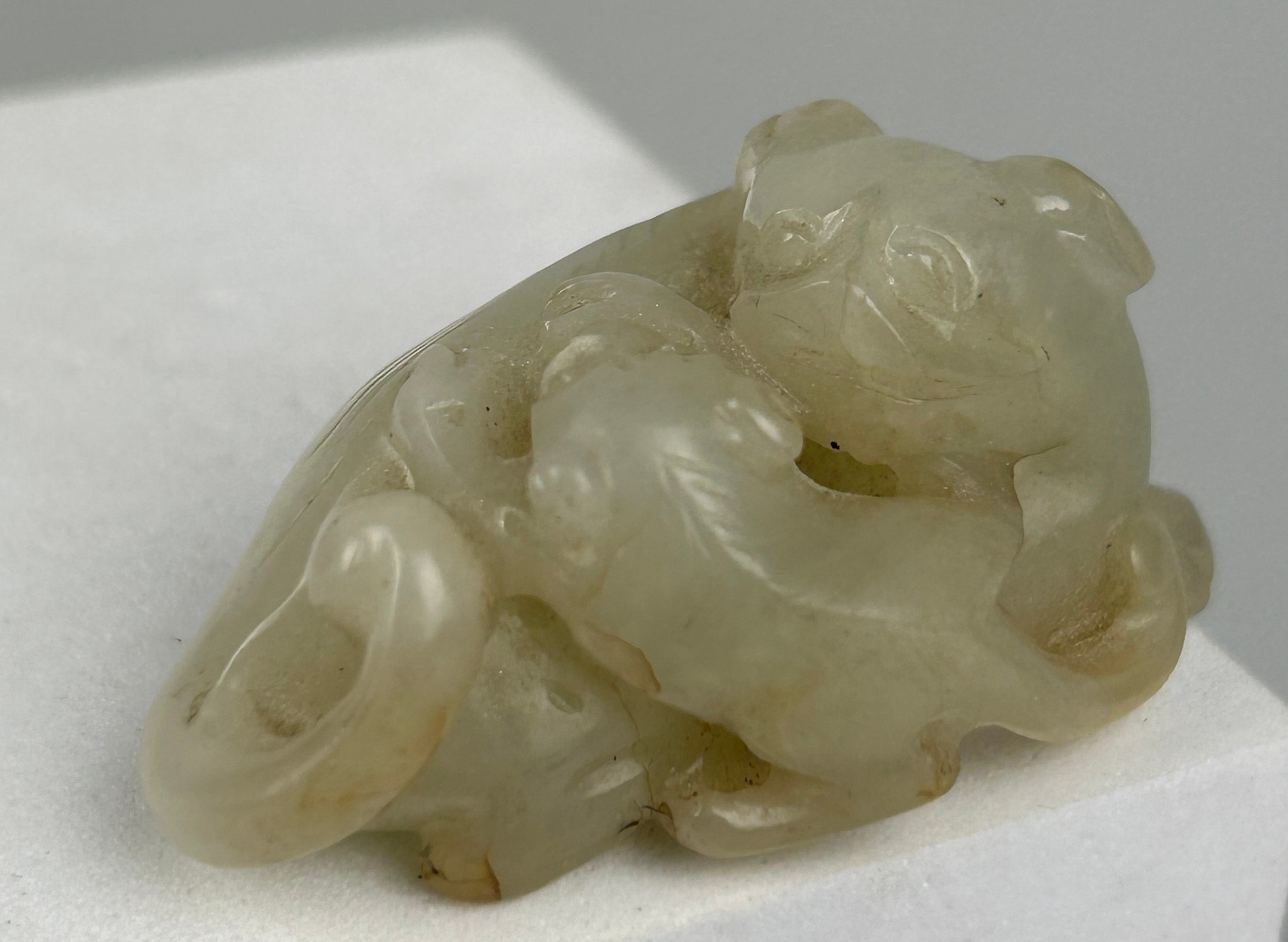 A 19TH CENTURY CHINESE JADE GROUP OF A LION WITH A CUB, 5.2cm x 3.2cm x 2.5cm - Image 6 of 6