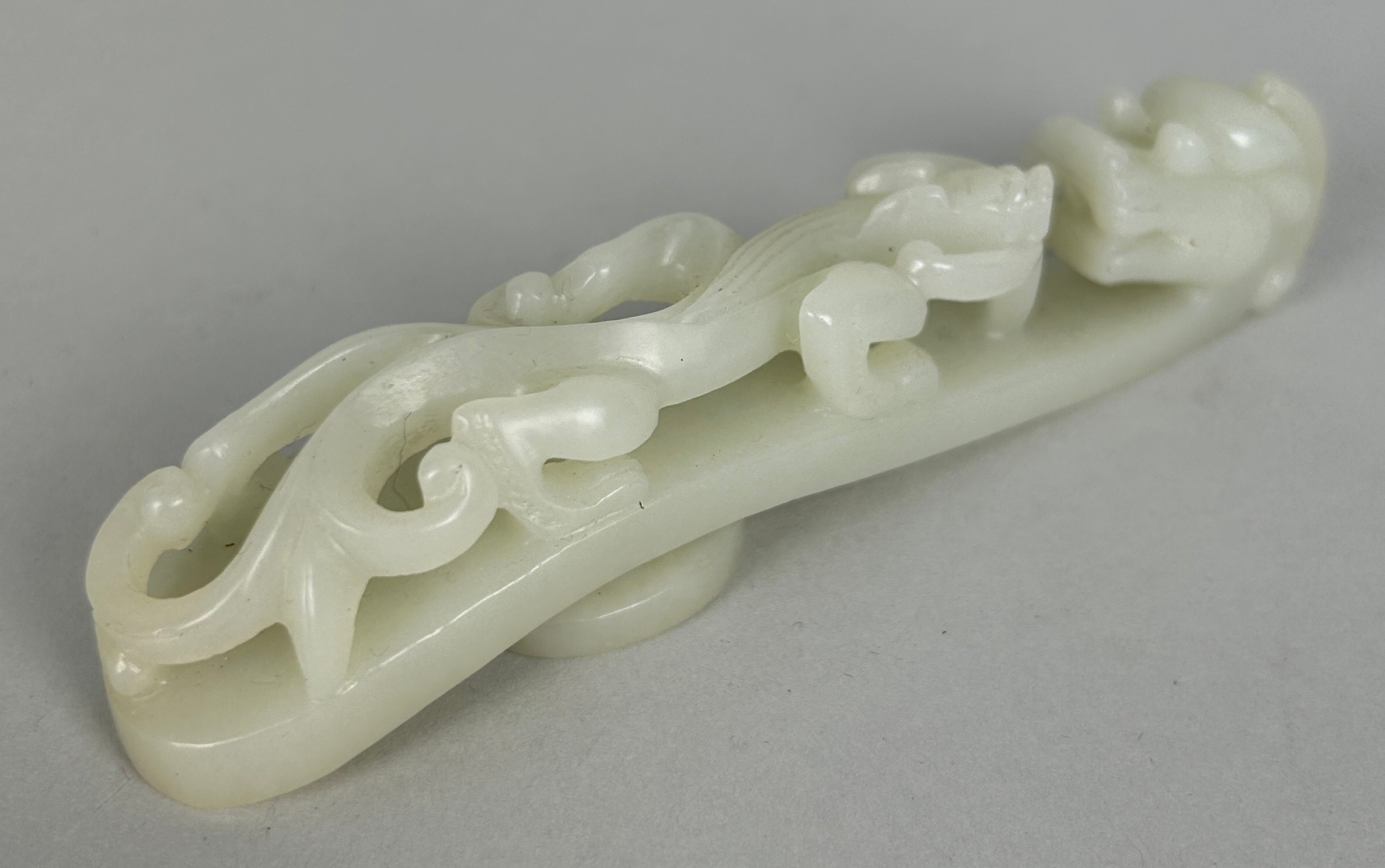 A JADE BELT HOOK, 12cm in length. - Image 2 of 3