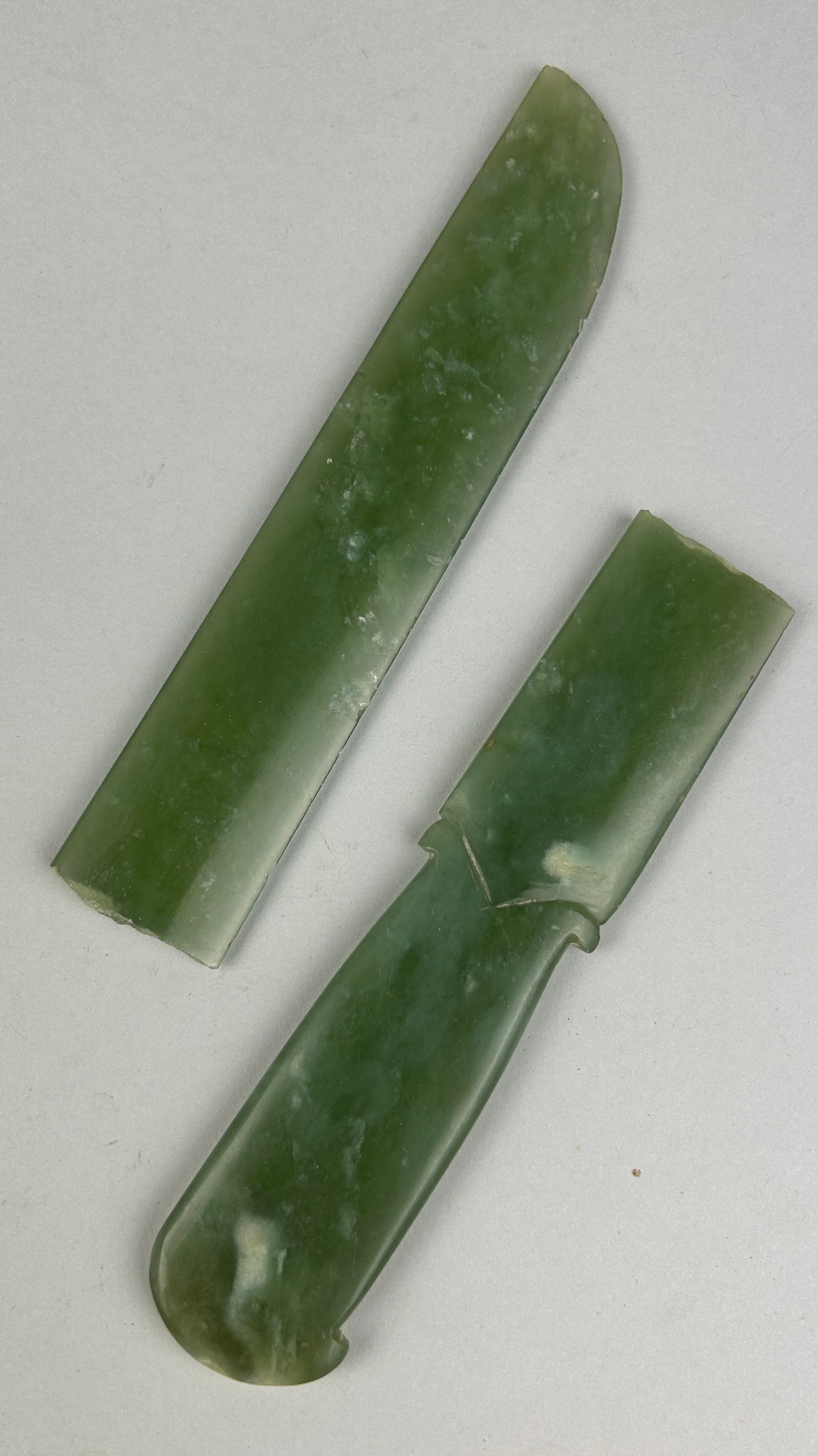 A CHINESE JADE RITUAL DAGGER BLADE (GE), Broken into two (clean break). 34cm L - Image 2 of 5