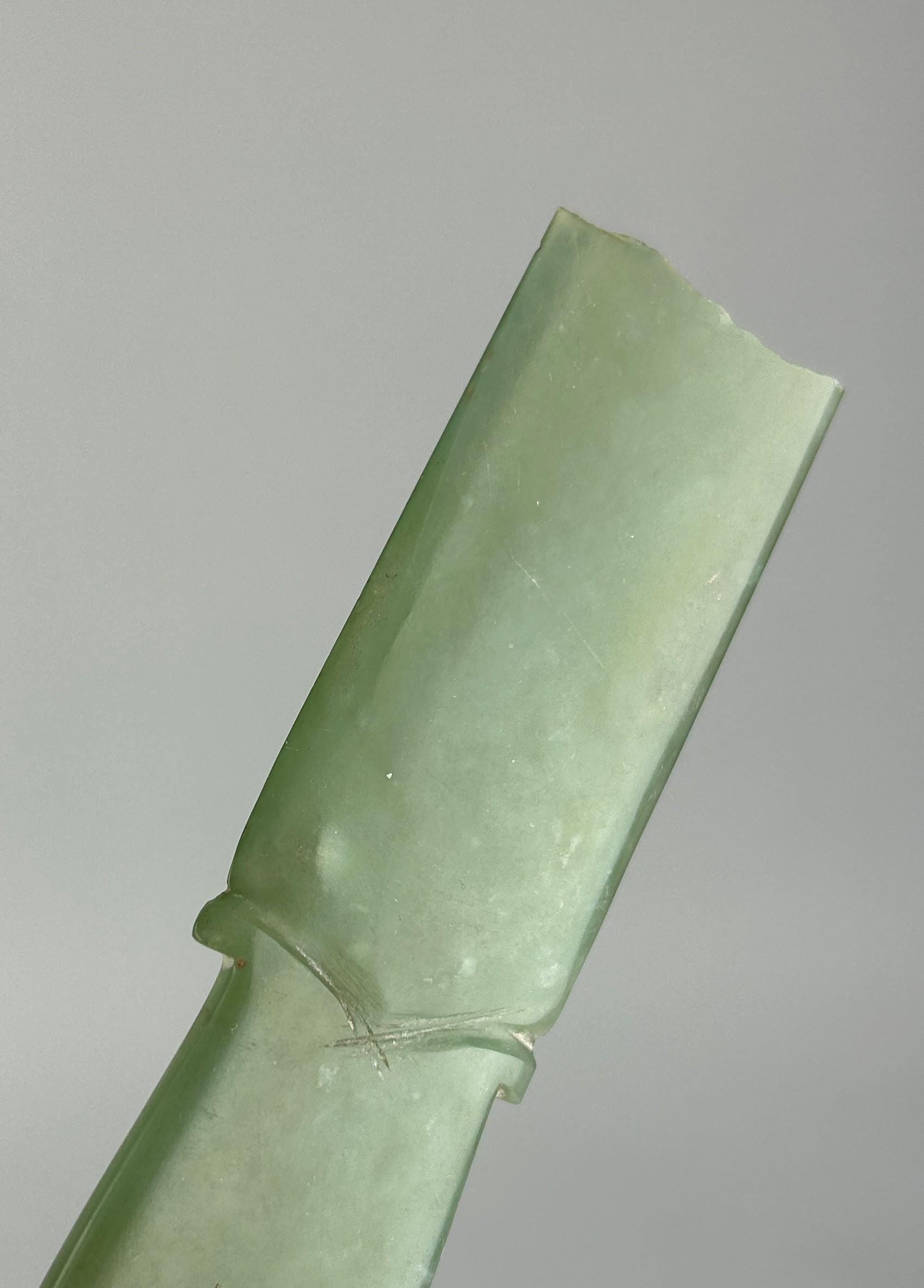 A CHINESE JADE RITUAL DAGGER BLADE (GE), Broken into two (clean break). 34cm L - Image 4 of 5