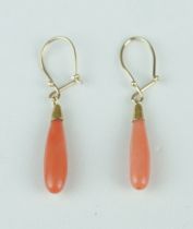 A PAIR OF 14CT CORAL EARRINGS SET IN 14CT GOLD, Weight: 2.24 gms