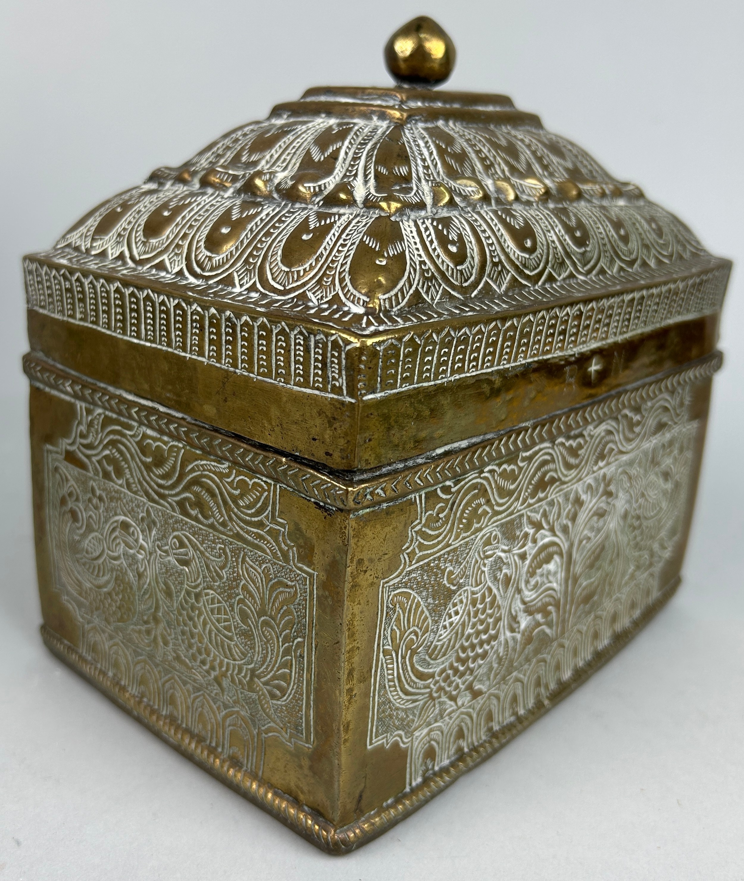 A 19TH CENTURY BRASS CASKET POSSIBLY INDIAN OR KHAJAR DECORATED WITH PEACOCKS AND FOLIAGE, 17cm x - Image 2 of 7