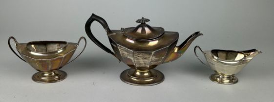 A SILVER TEA SET WITH MARKS FOR 'GH' COMPRISING A TEA POT, SUGAR BOWL AND MILK JUG, Total weight: