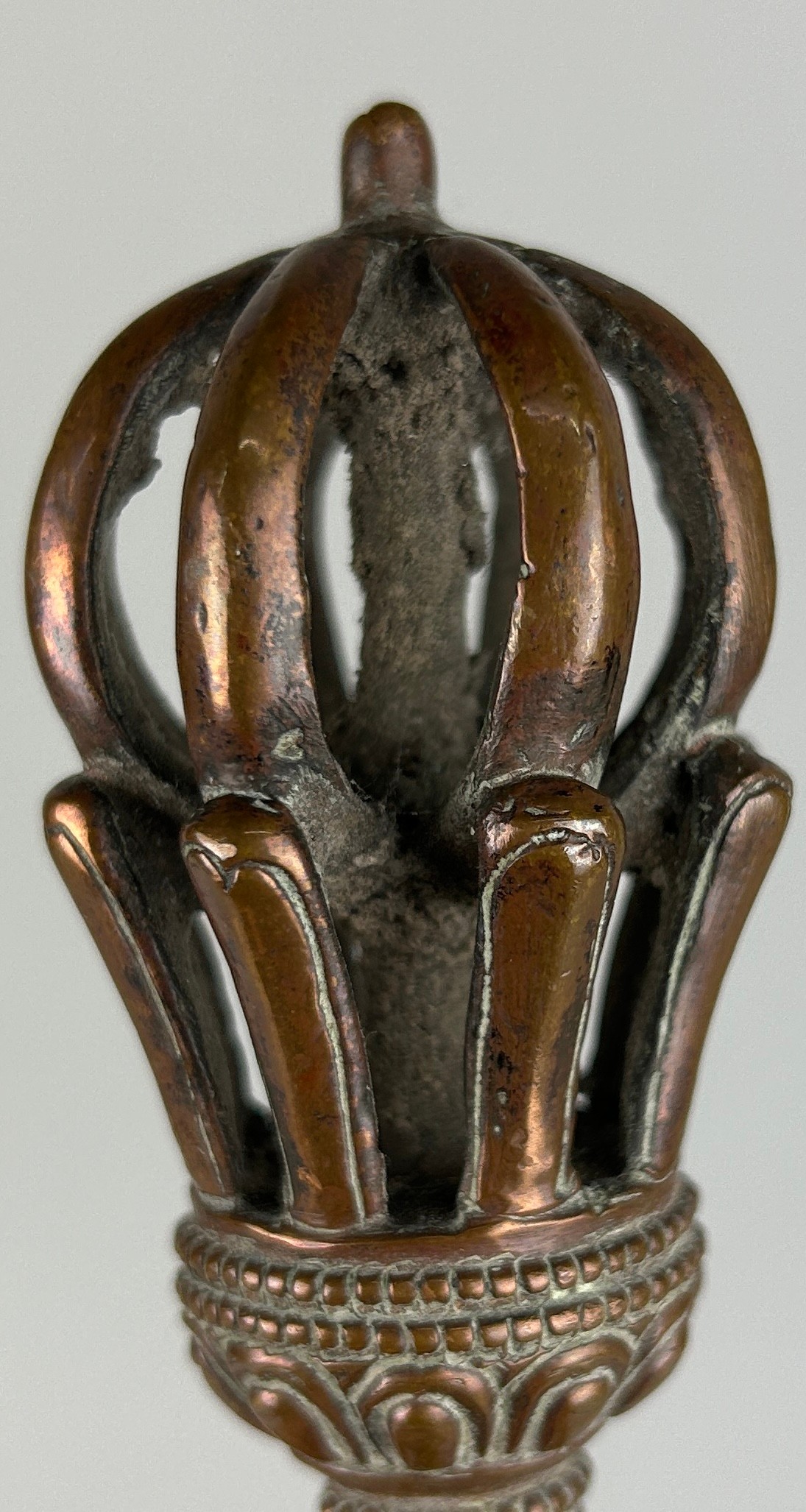 A 19TH CENTURY TIBETAN BRONZE OR COPPER DORJE, 19cm L - Image 2 of 2