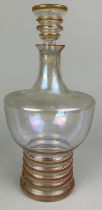 AN ART DECO LUSTRE GLASS DECANTER AND STOPPER WITH ORANGE RIBBED DESIGN, 25cm H
