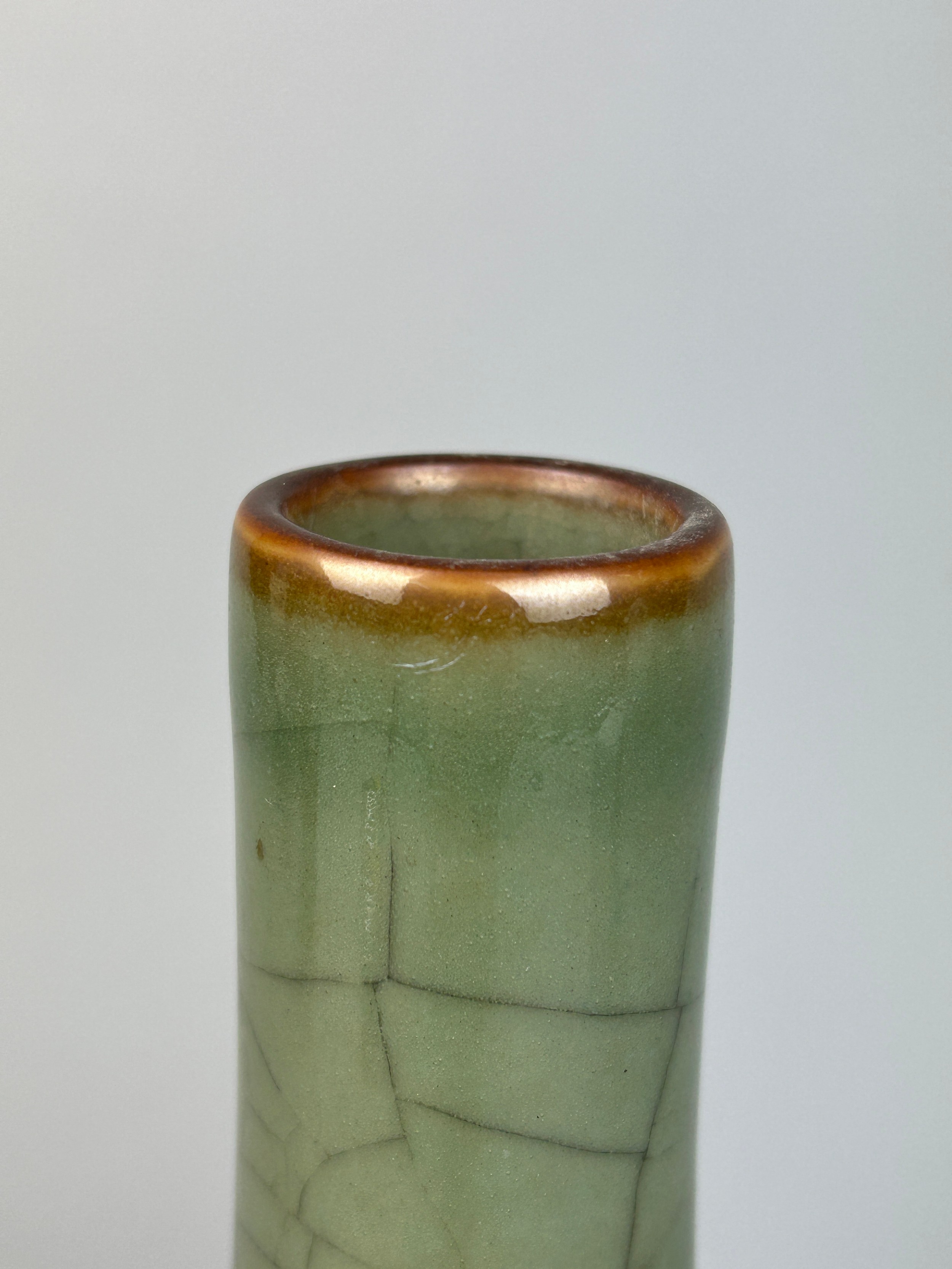 A 19TH CENTURY CHINESE CELADON CRACKLE GLAZED GLOBULAR BOTTLE VASE, 24cm H - Image 3 of 5