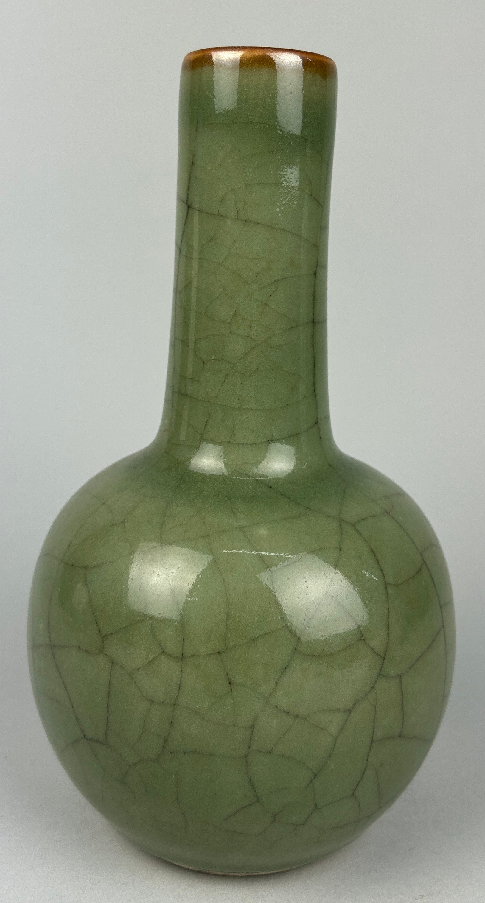 A 19TH CENTURY CHINESE CELADON CRACKLE GLAZED GLOBULAR BOTTLE VASE, 24cm H - Image 2 of 5