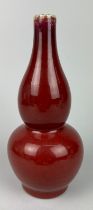 A 19TH CENTURY CHINESE PORCELAIN SANG DE BOUEF OR LANGYAO GLAZED DOUBLE GOURD VASE, 21cm x 8.5cm